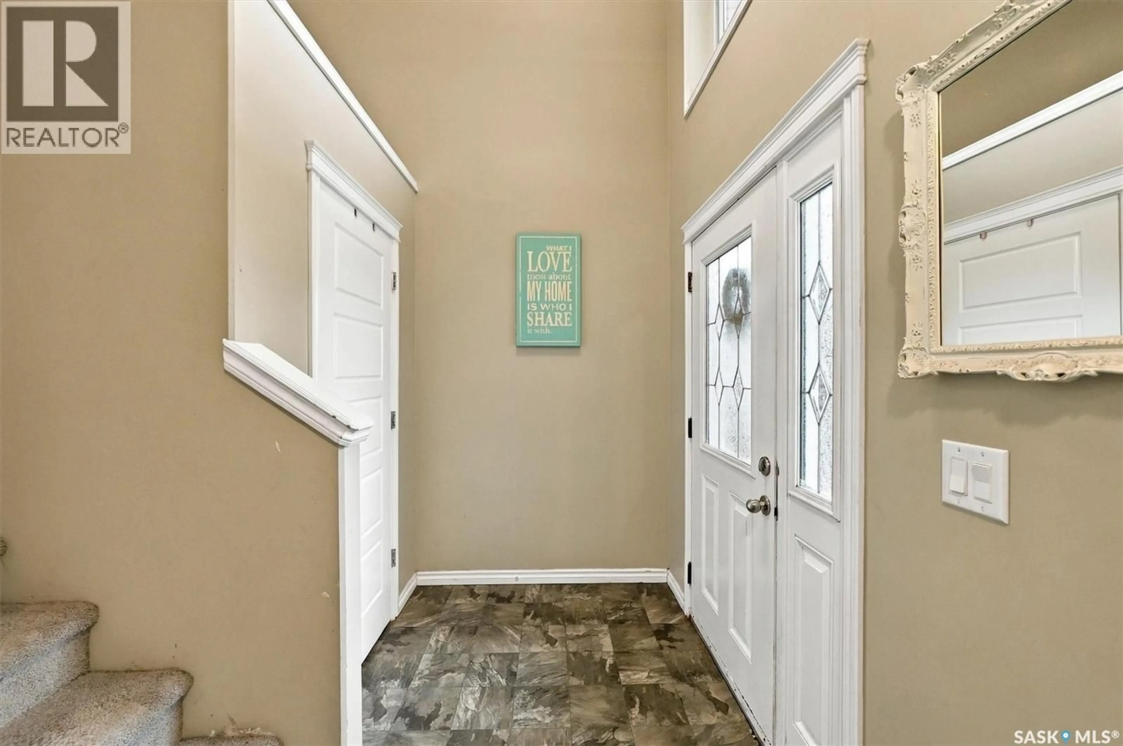 Indoor entryway for 502 LEHRER CRESCENT, Saskatoon Saskatchewan S7R0L3