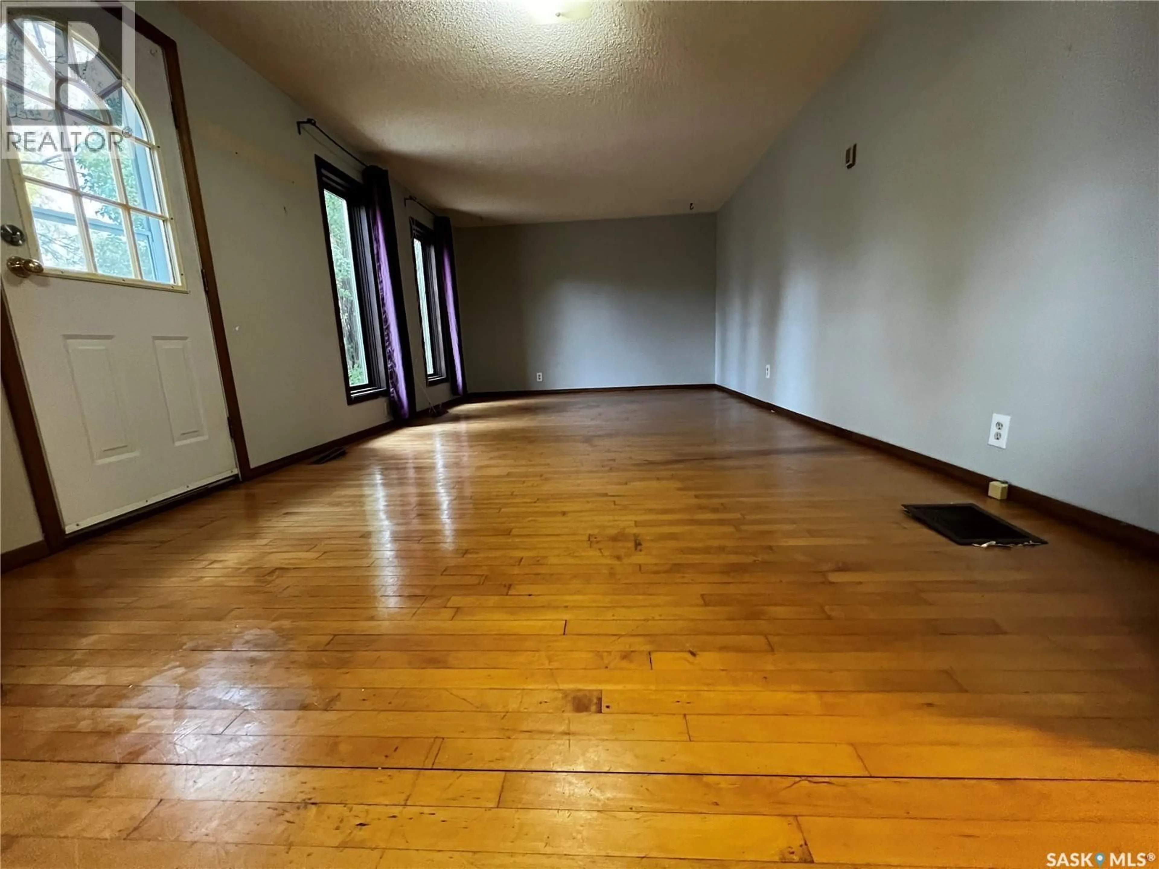 A pic of a room for 1227 13TH STREET, Saskatoon Saskatchewan S7H0C3