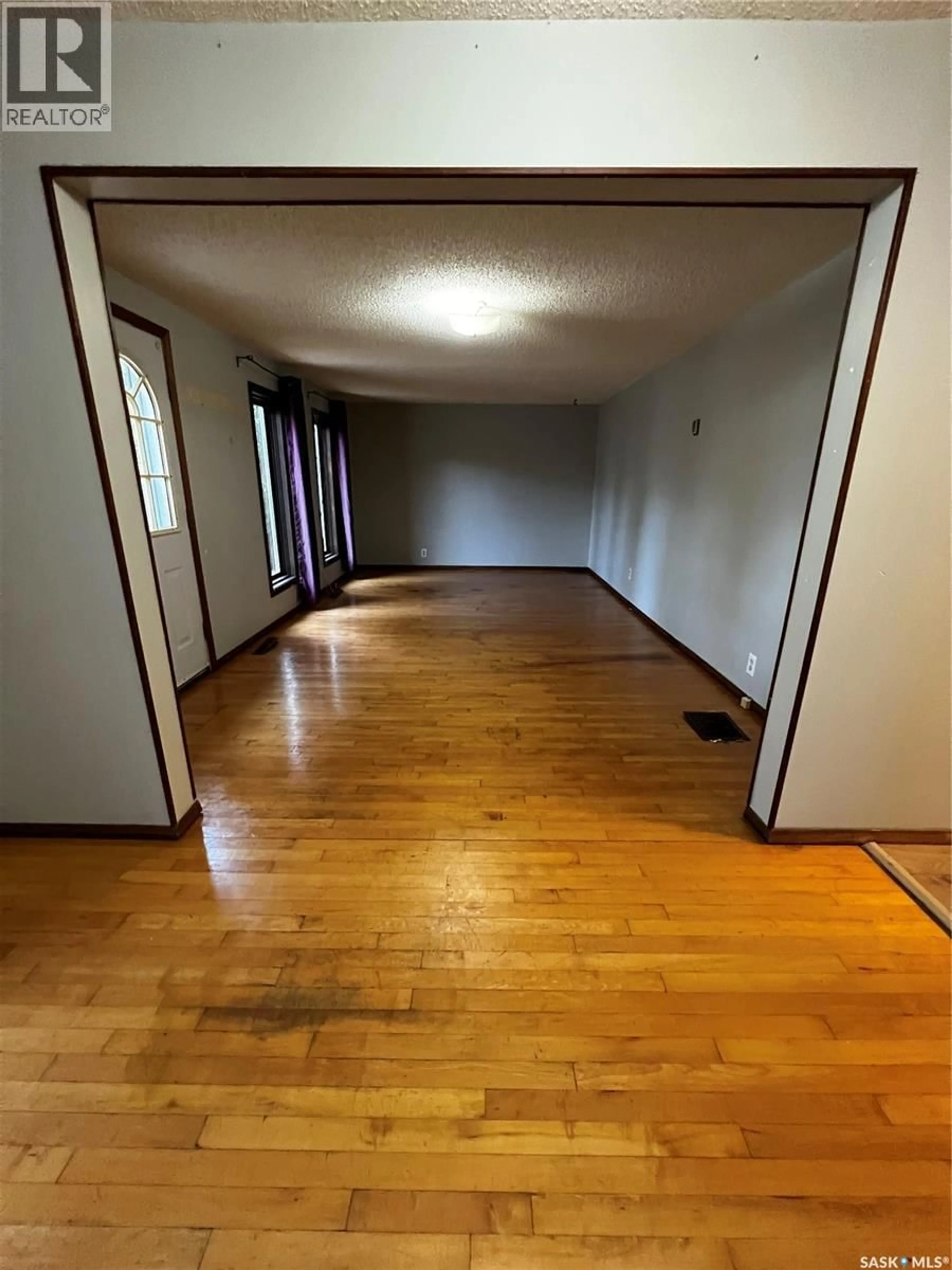 A pic of a room for 1227 13TH STREET, Saskatoon Saskatchewan S7H0C3