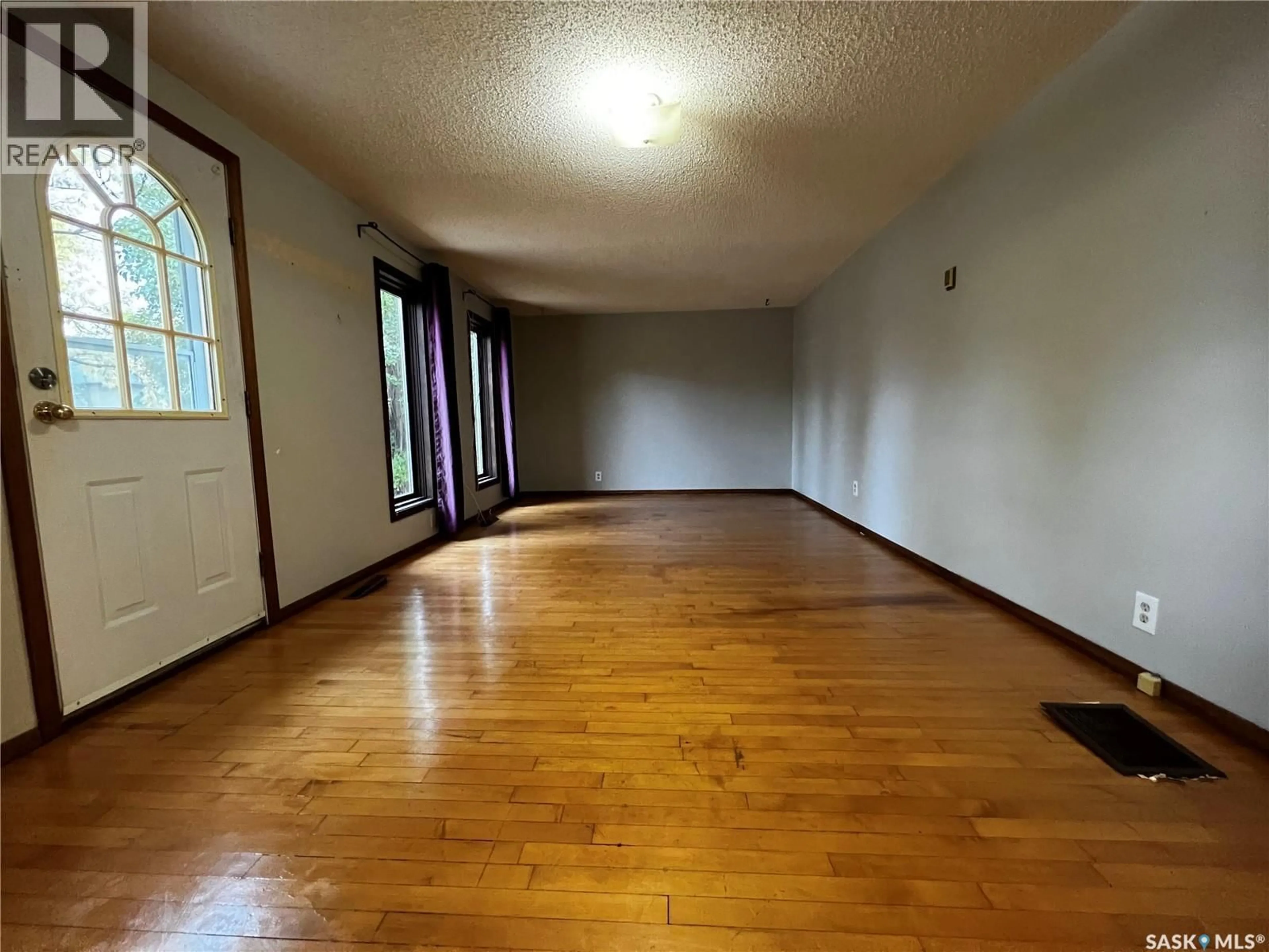 A pic of a room for 1227 13TH STREET, Saskatoon Saskatchewan S7H0C3