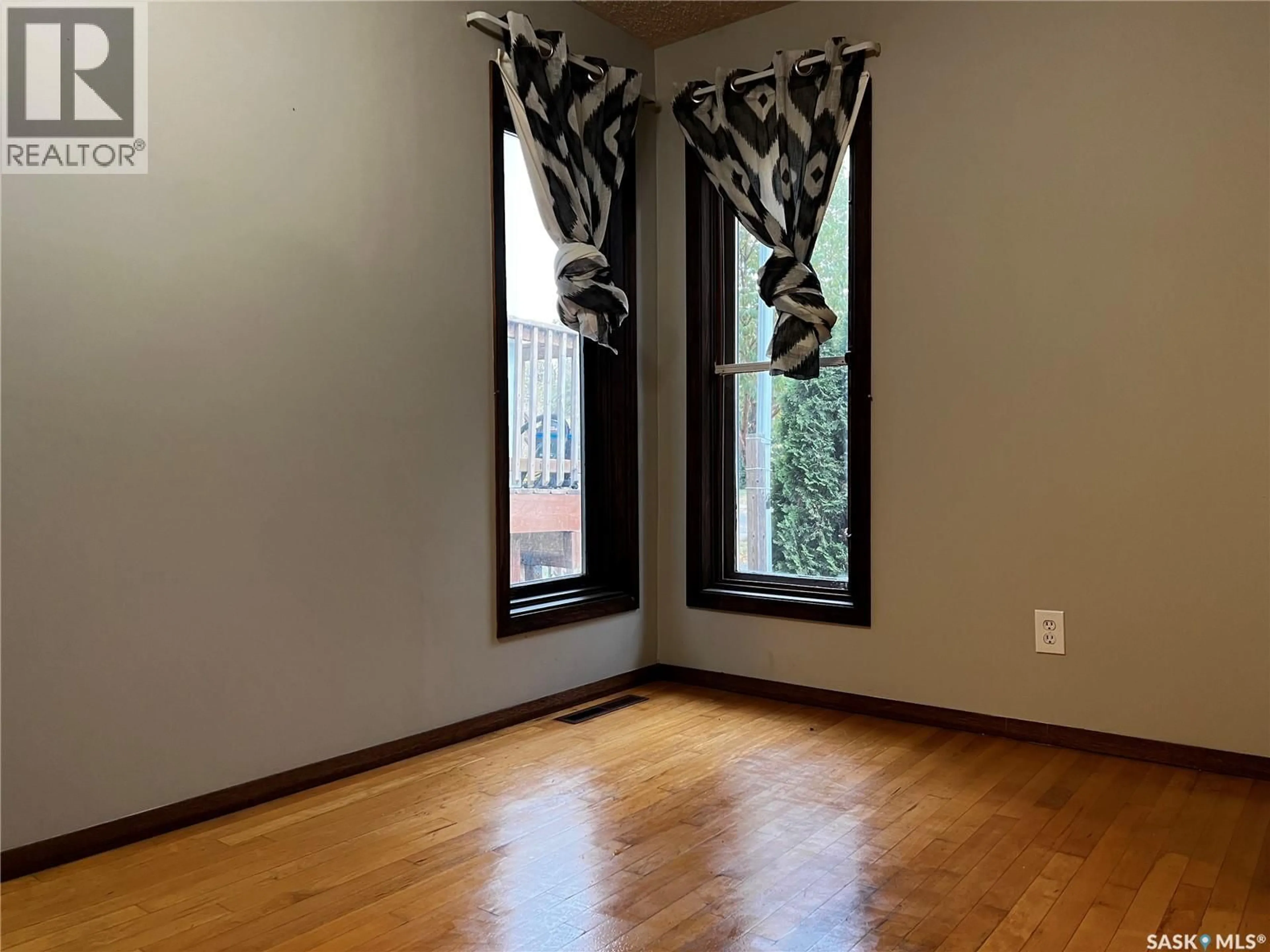 A pic of a room for 1227 13TH STREET, Saskatoon Saskatchewan S7H0C3