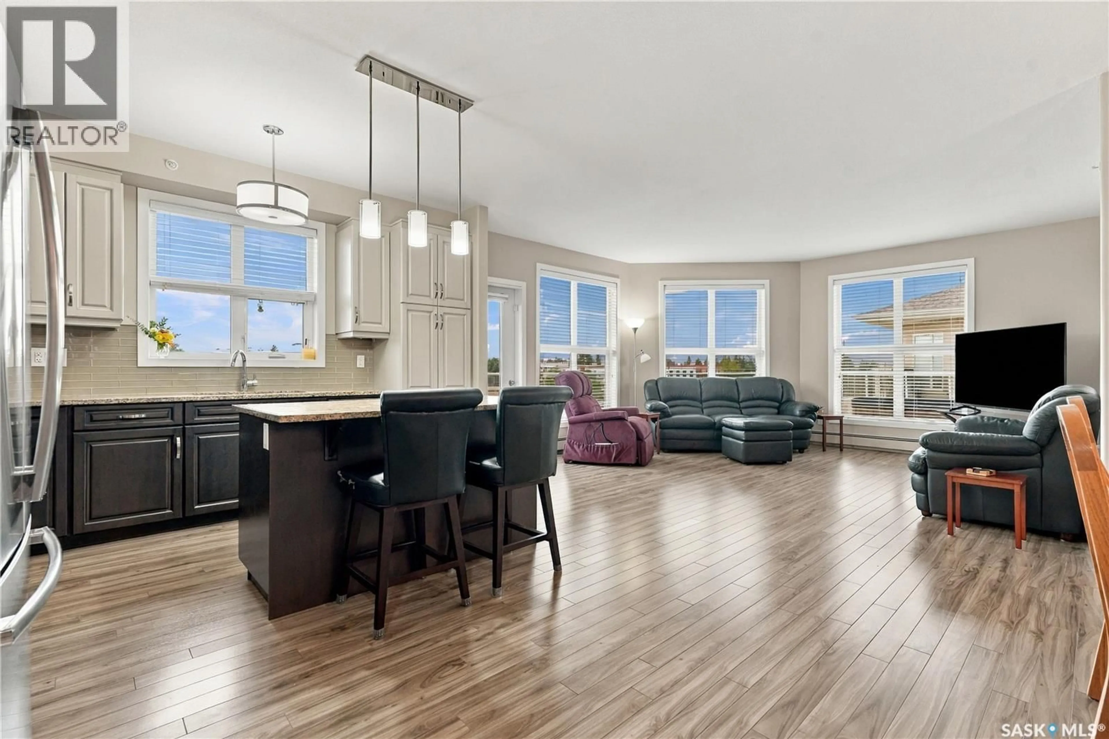 Open concept kitchen, wood/laminate floor for 1035 - 318 MOSS AVENUE, Saskatoon Saskatchewan S7H2E5