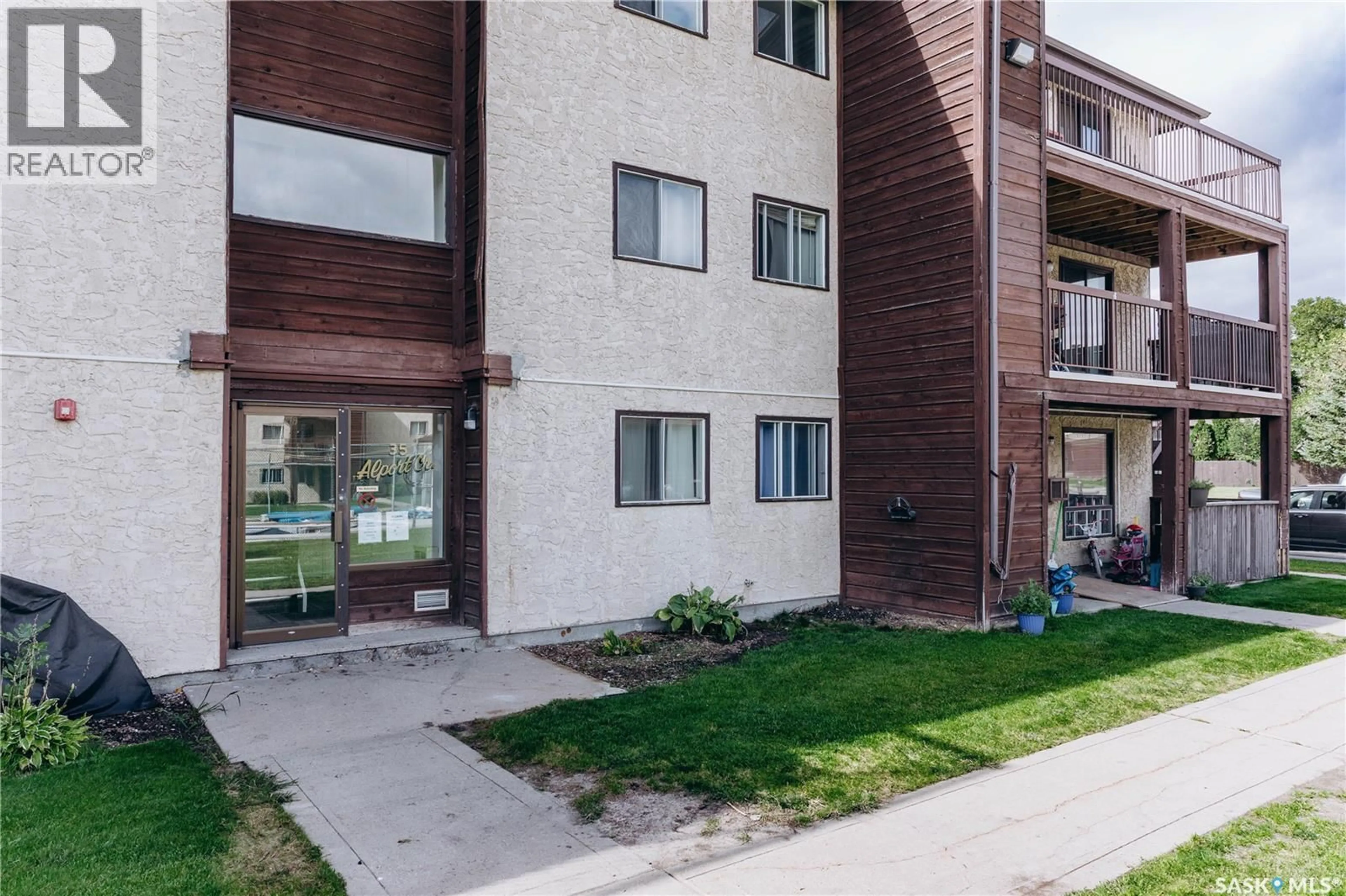 Patio, street for 206 35 ALPORT CRESCENT, Regina Saskatchewan S4R7X2