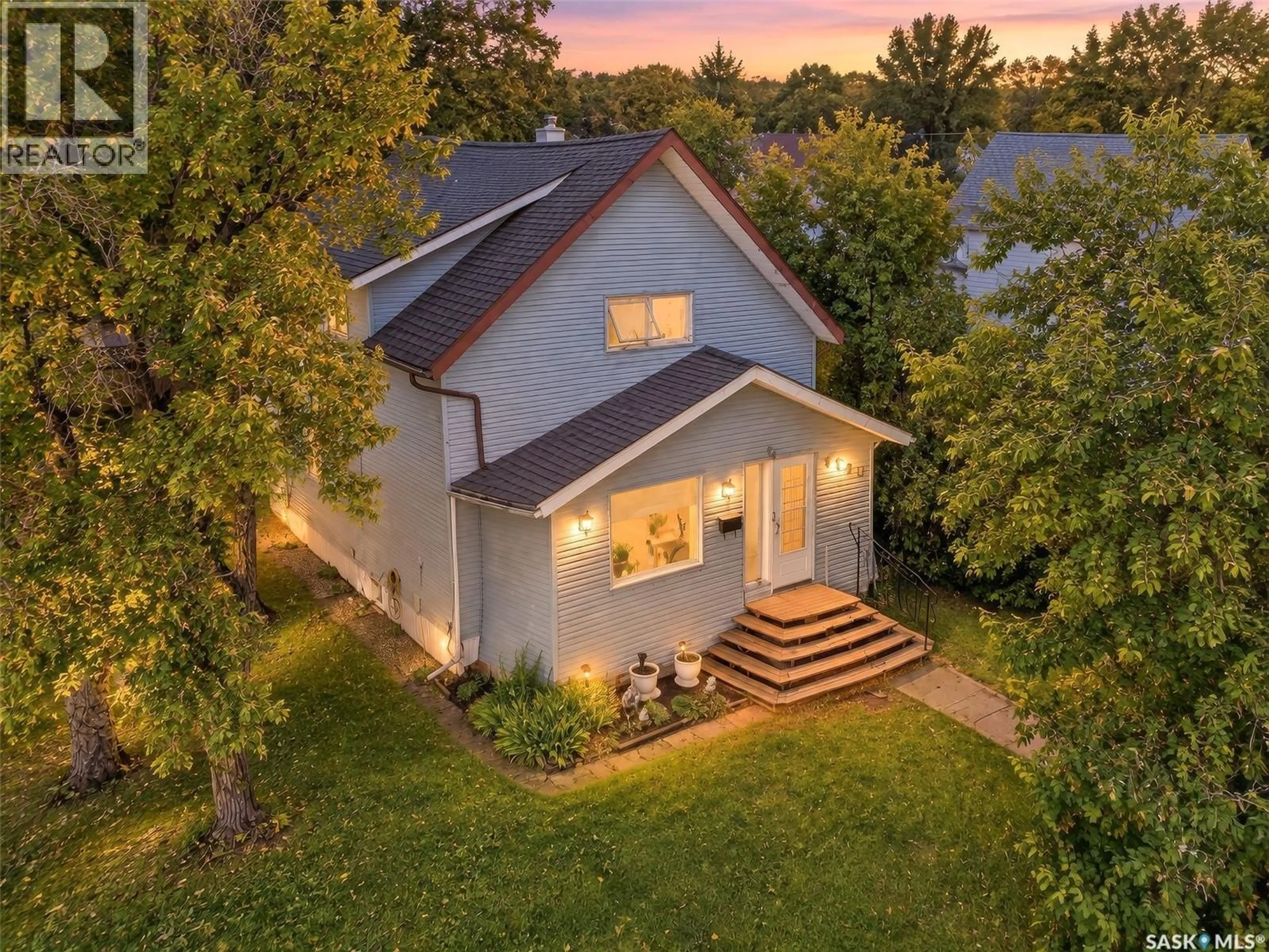 A pic from outside/outdoor area/front of a property/back of a property/a pic from drone, unknown for 1120 ALGOMA AVENUE, Moose Jaw Saskatchewan S6H3Z6