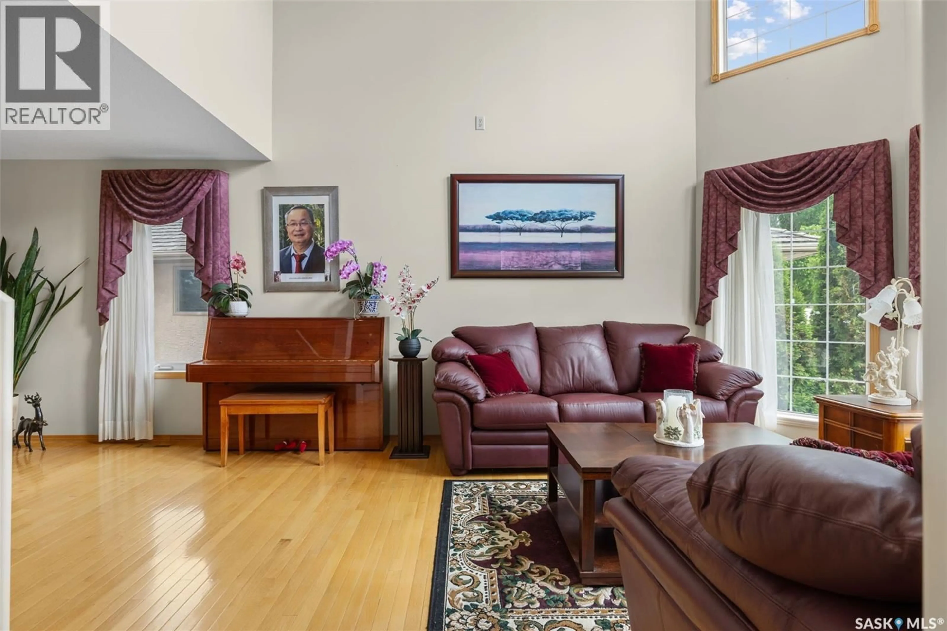 Living room with furniture, unknown for 5516 LEIBEL CRESCENT, Regina Saskatchewan S4X4G9