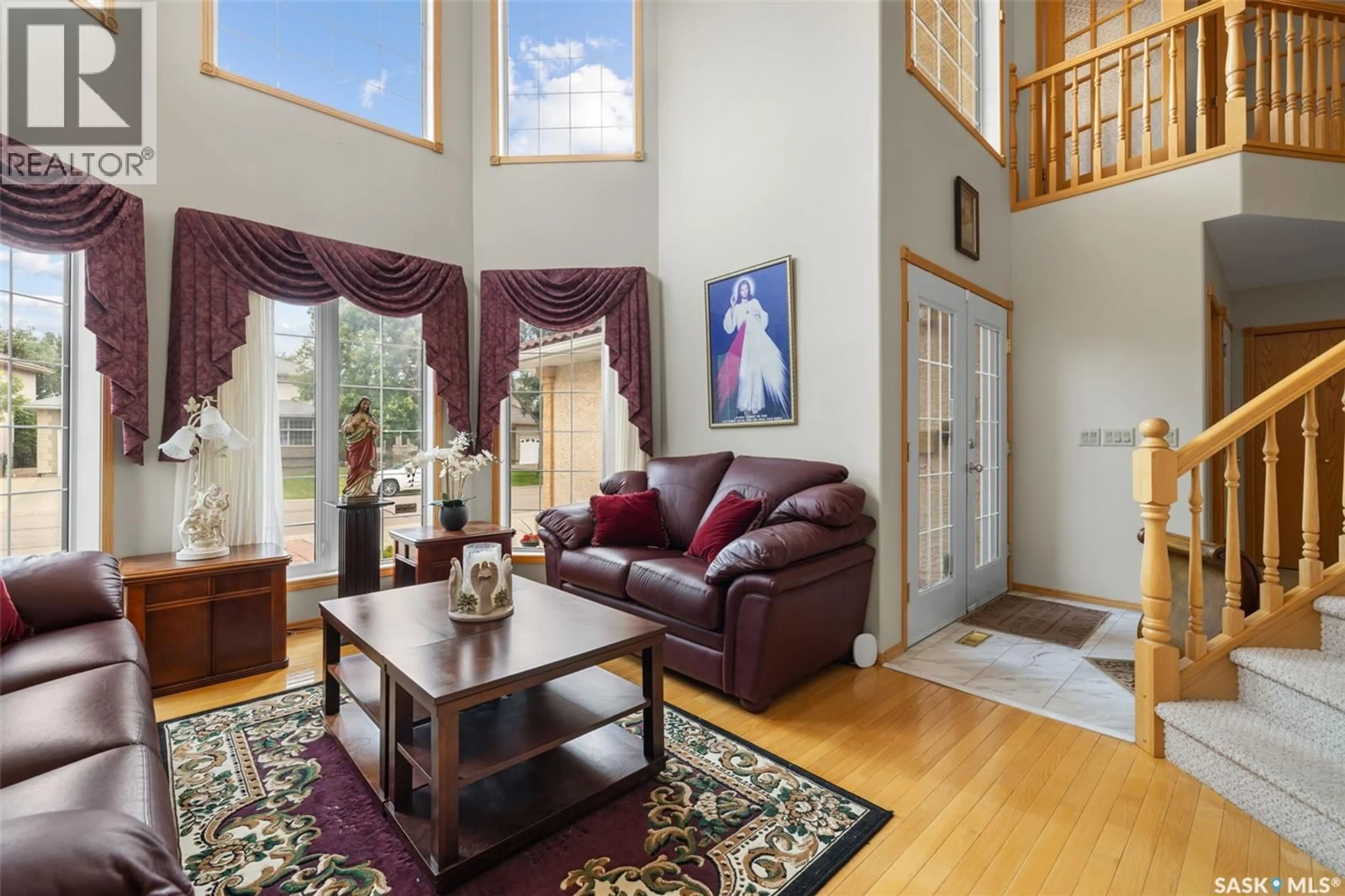 Living room with furniture, unknown for 5516 LEIBEL CRESCENT, Regina Saskatchewan S4X4G9