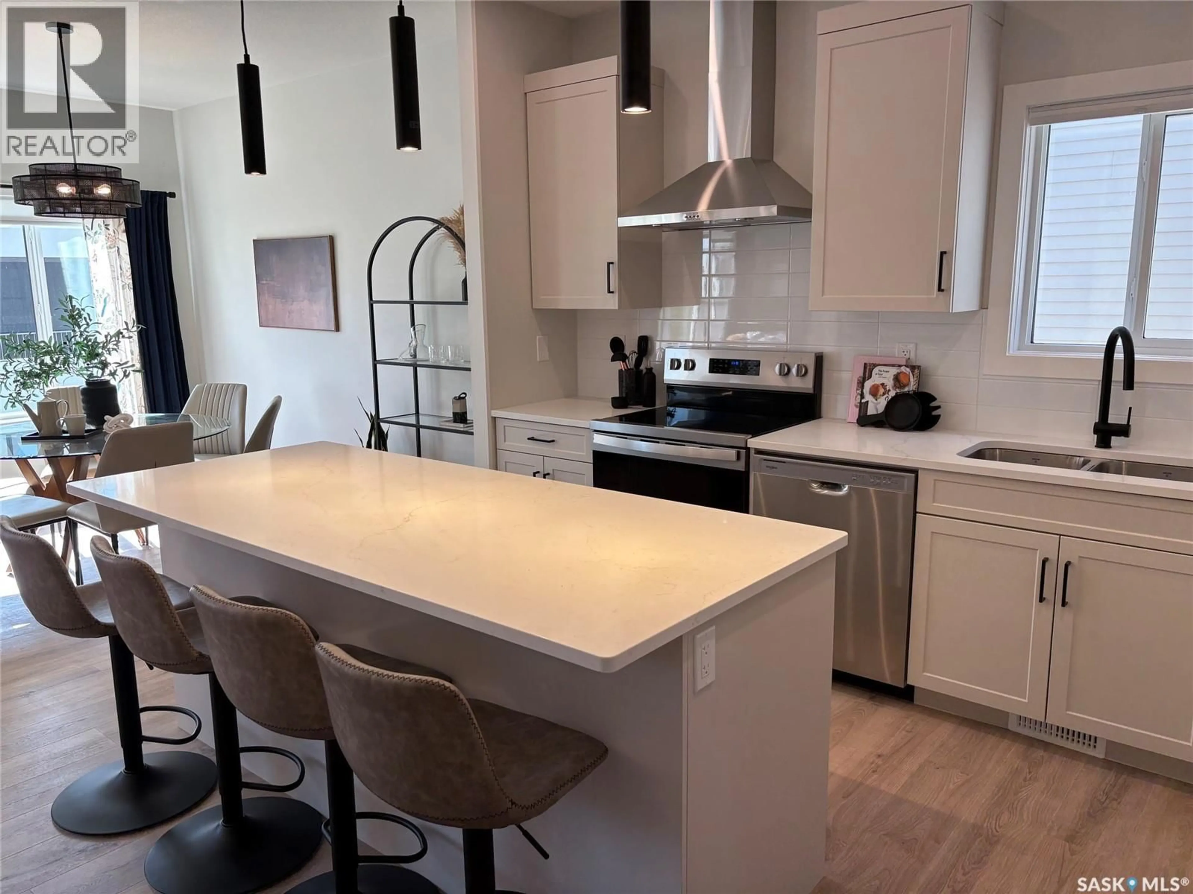 Open concept kitchen, unknown for 242 ASOKANIHKEW CRESCENT, Saskatoon Saskatchewan S7V2C4