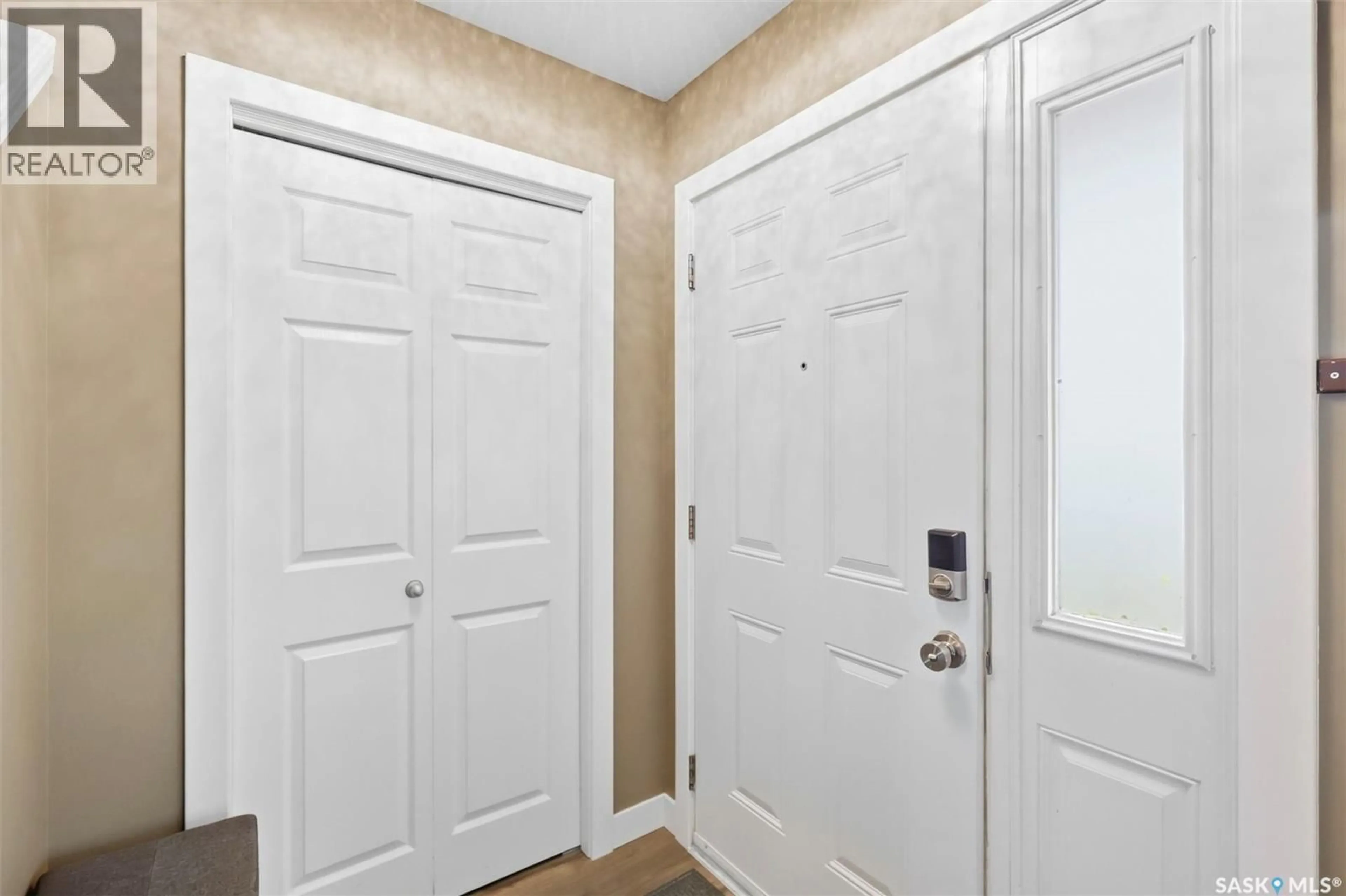 Indoor entryway for 343 GORDON ROAD, Saskatoon Saskatchewan S7T0A1