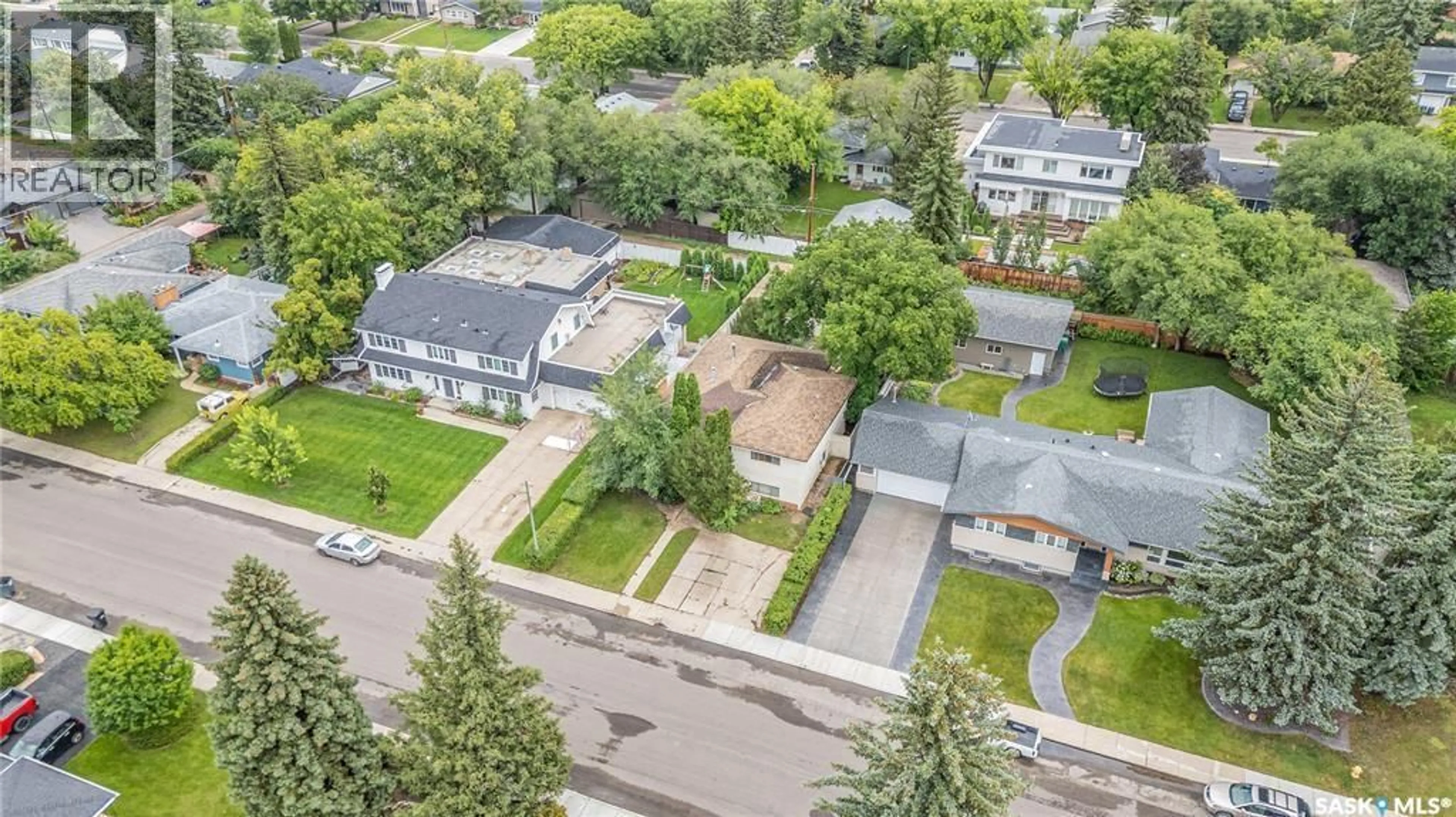 A pic from outside/outdoor area/front of a property/back of a property/a pic from drone, street for 509 LAKE CRESCENT, Saskatoon Saskatchewan S7H3A3