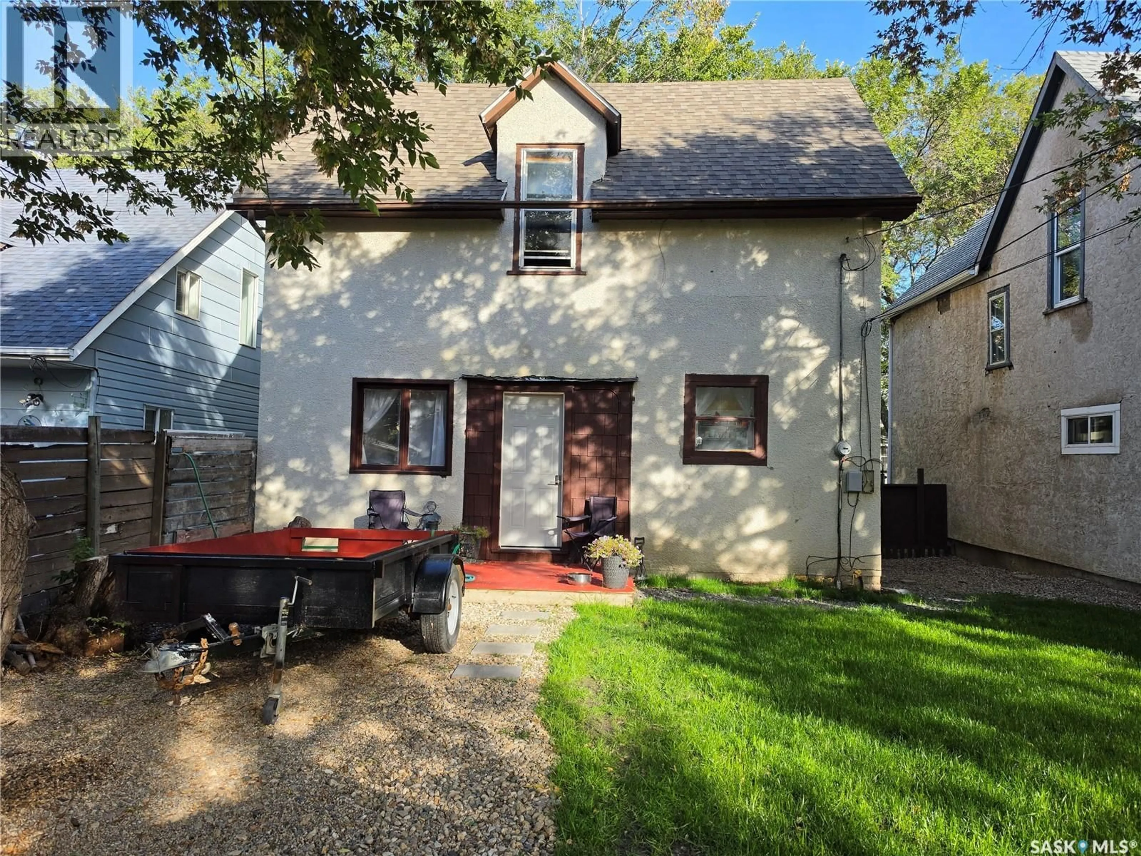 A pic from outside/outdoor area/front of a property/back of a property/a pic from drone, street for 1346 RAE STREET, Regina Saskatchewan S4T2C3