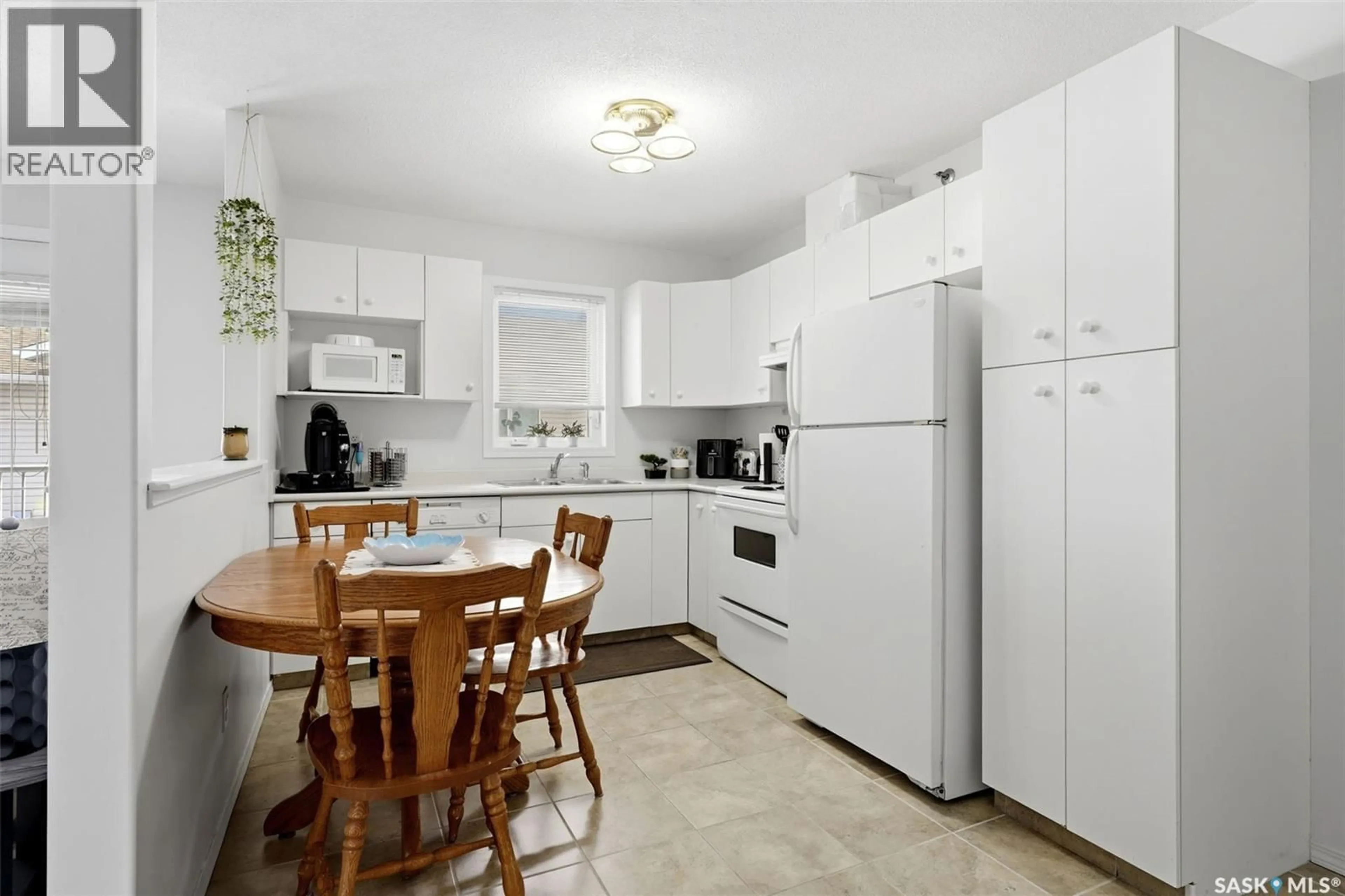 Standard kitchen, ceramic/tile floor for 2203 - 403 ANGUS STREET, Regina Saskatchewan S4T2A3