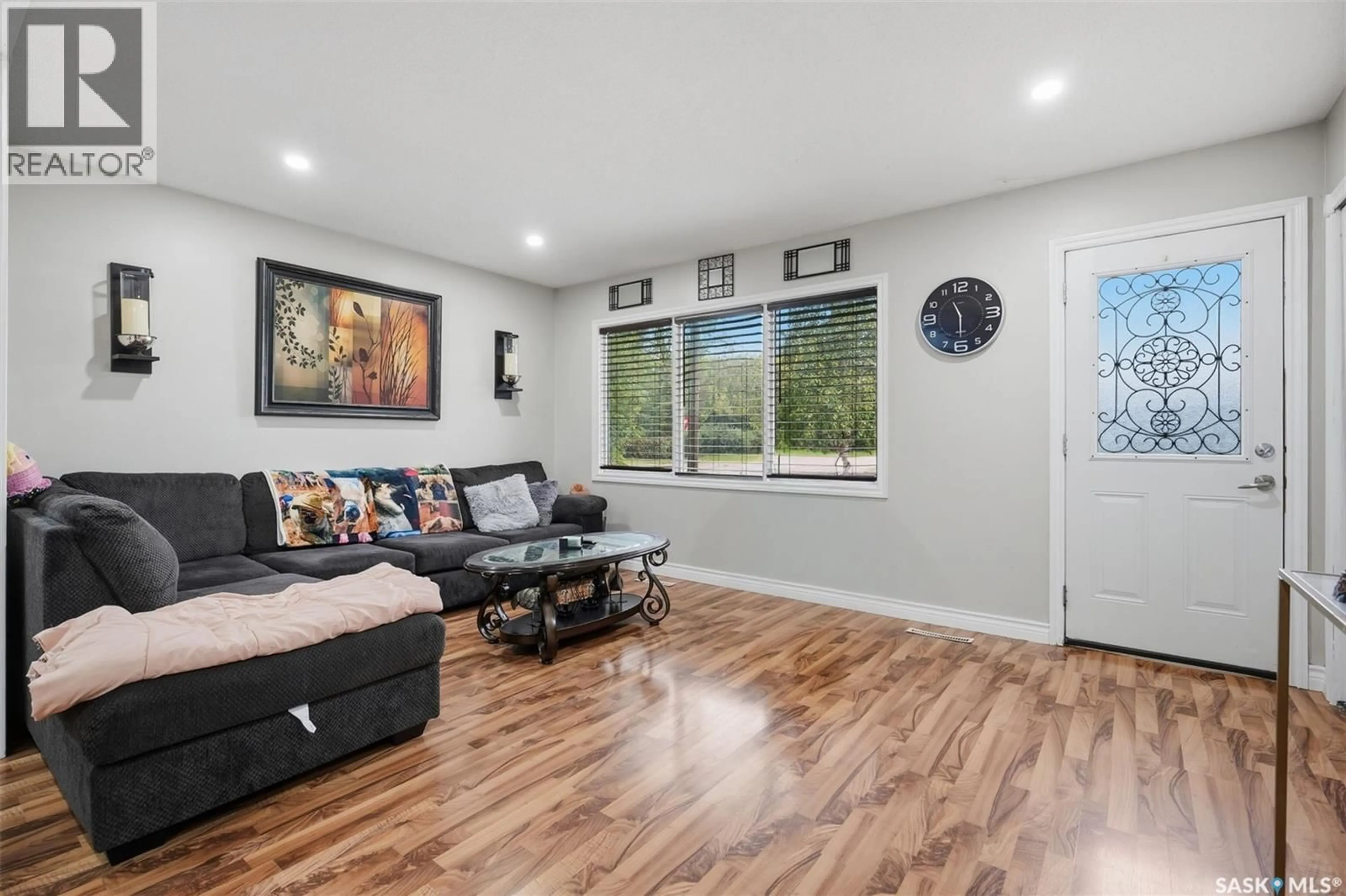 Living room with furniture, wood/laminate floor for 638 KIRBY STREET, Bruno Saskatchewan S0K0S0