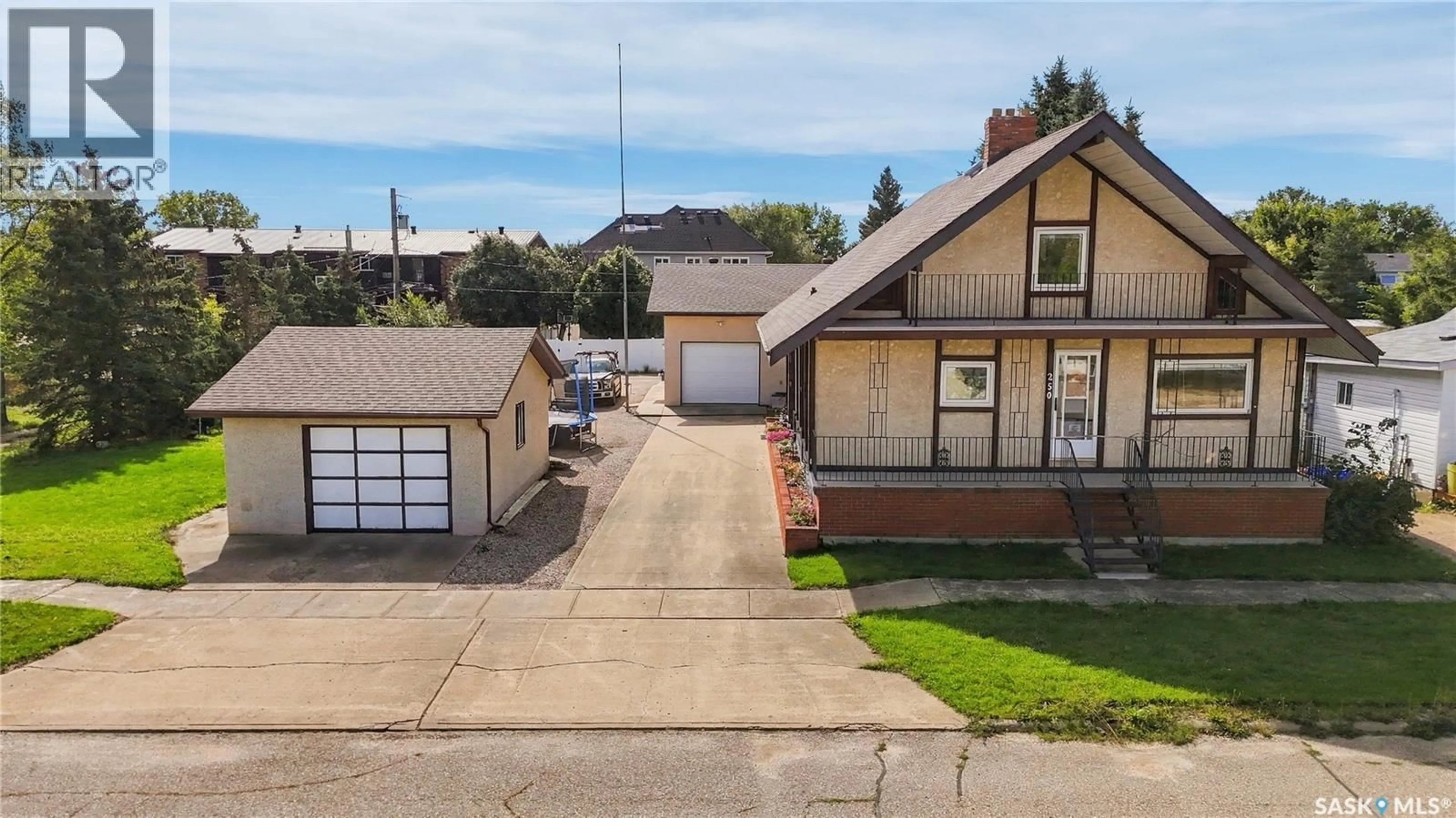 A pic from outside/outdoor area/front of a property/back of a property/a pic from drone, street for 250 3RD AVENUE, Gravelbourg Saskatchewan S0H1X0