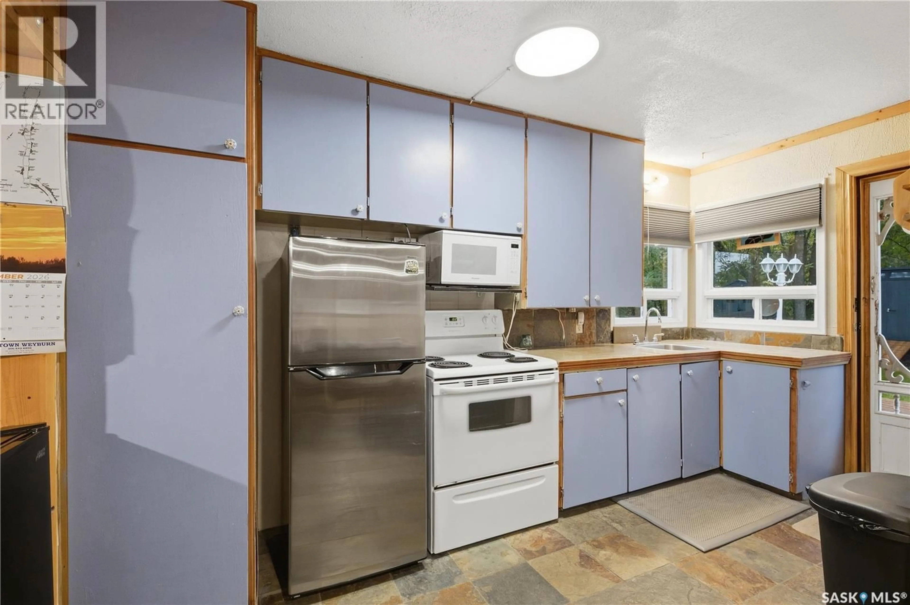 Standard kitchen, unknown for 107 LAKEVIEW CRESCENT, Buena Vista Saskatchewan S2V1A8