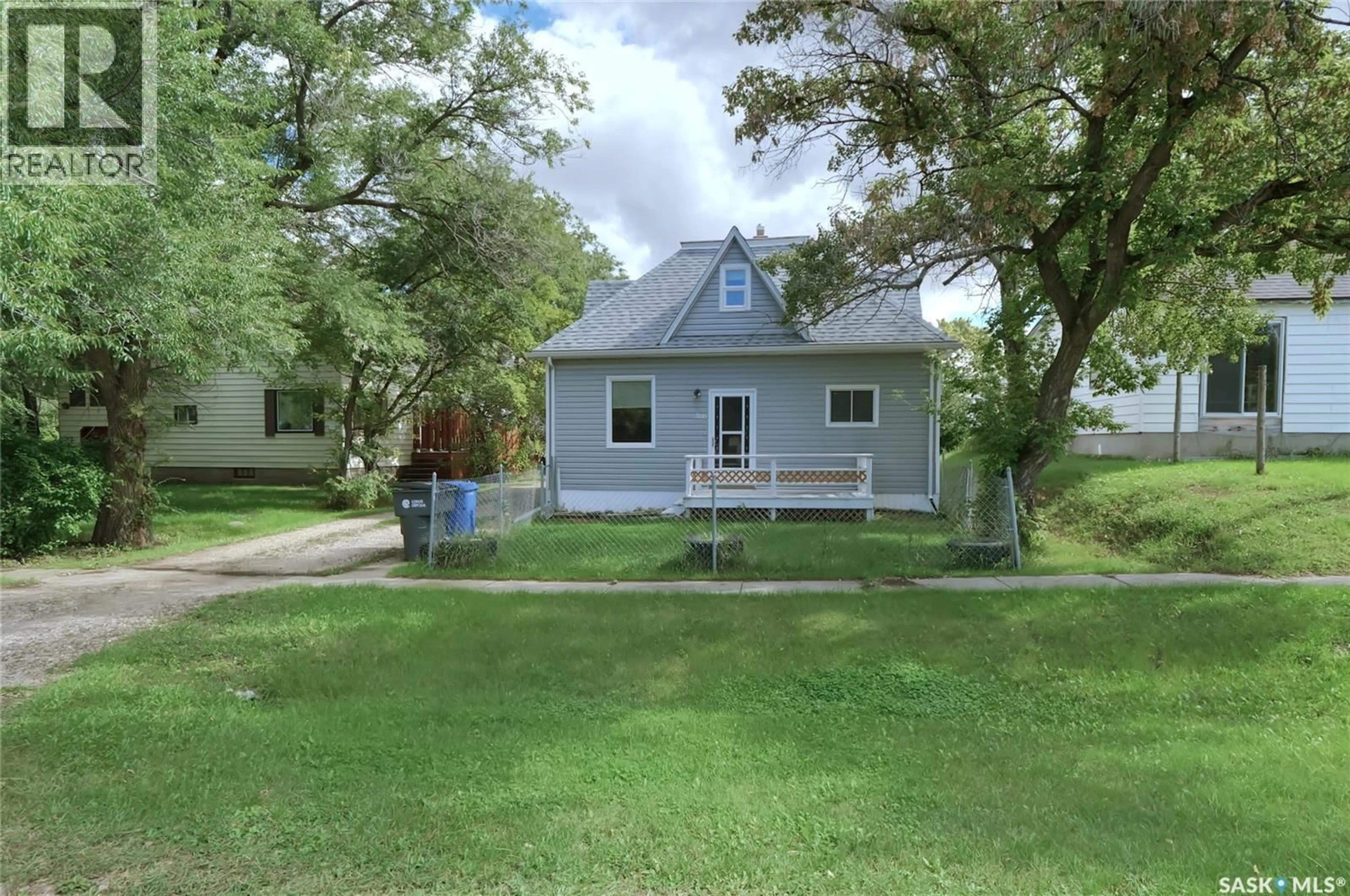 A pic from outside/outdoor area/front of a property/back of a property/a pic from drone, street for 366 CENTRAL STREET, Central Butte Saskatchewan S0H0T0
