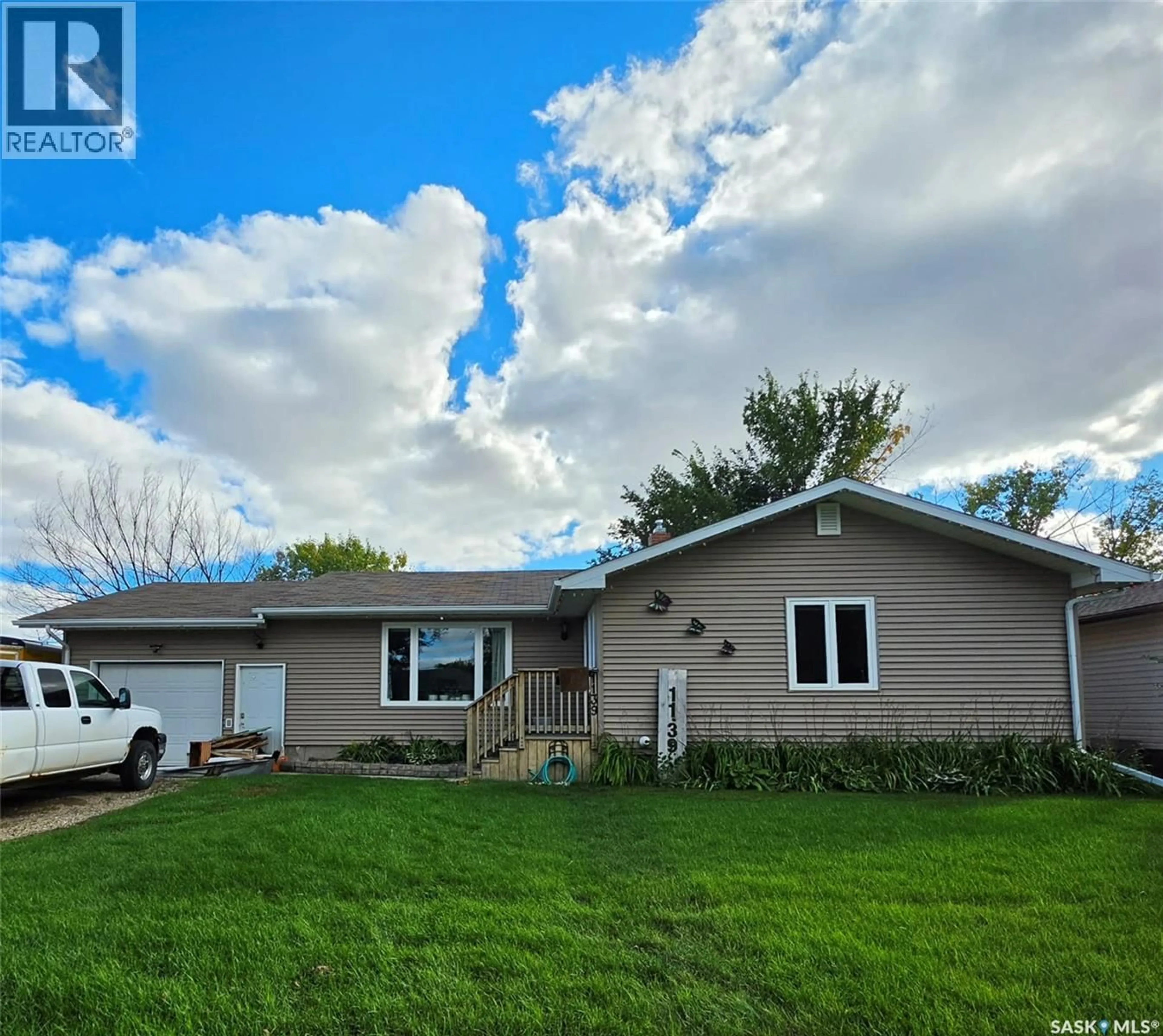 Home with vinyl exterior material, unknown for 1139 BROADVIEW ROAD, Esterhazy Saskatchewan S0A0X0