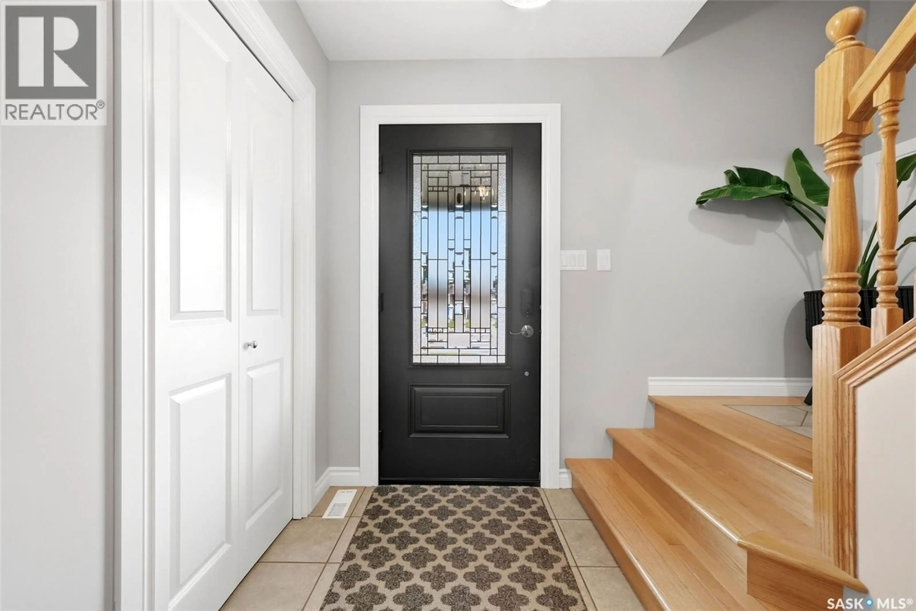 Indoor entryway for 29 THORN CRESCENT, Moose Jaw Saskatchewan S6J1J3