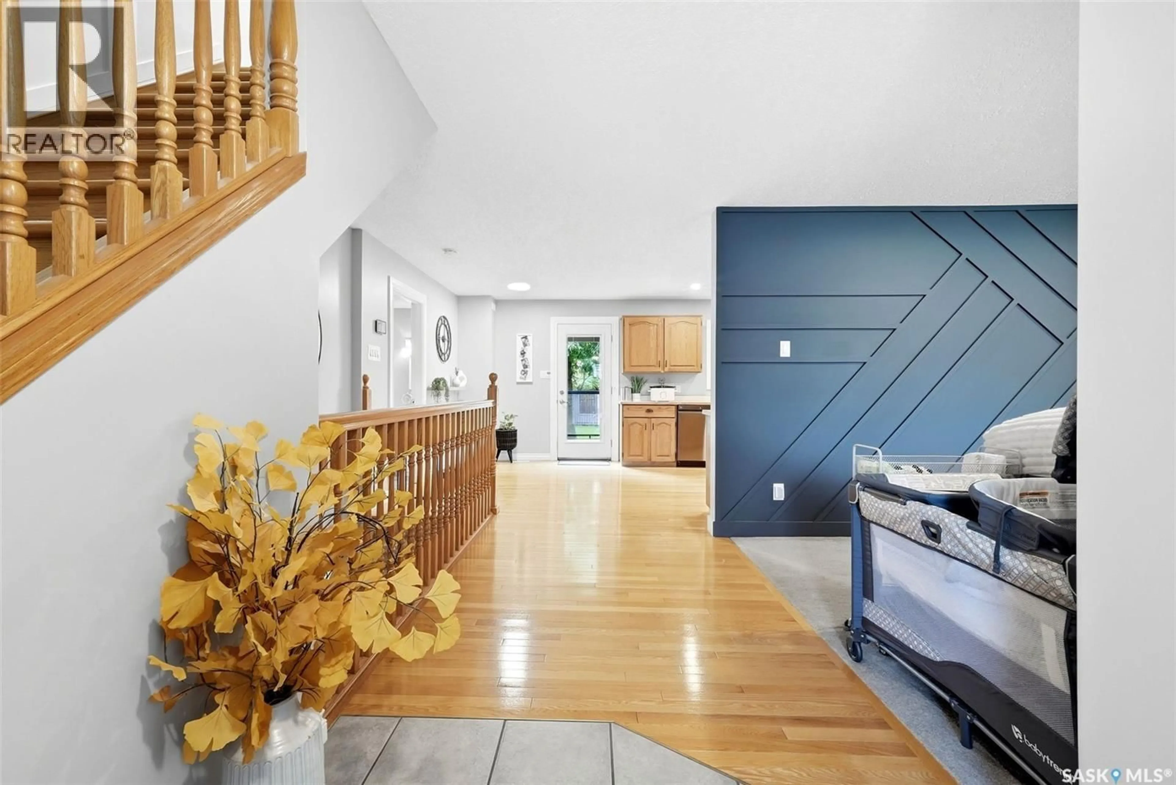 Indoor entryway for 29 THORN CRESCENT, Moose Jaw Saskatchewan S6J1J3