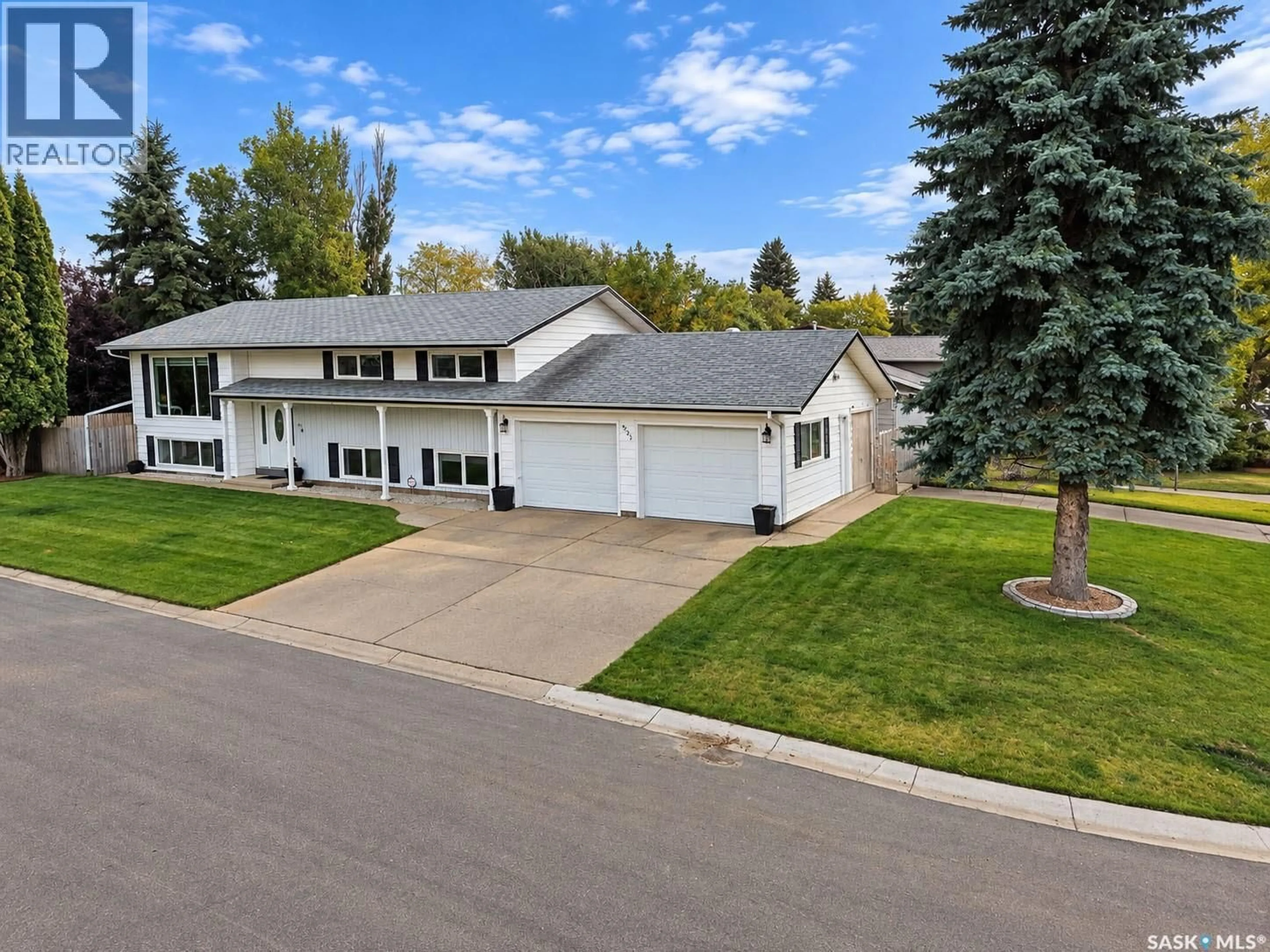 A pic from outside/outdoor area/front of a property/back of a property/a pic from drone, street for 3391 DENT CRESCENT, Prince Albert Saskatchewan S6V7H8