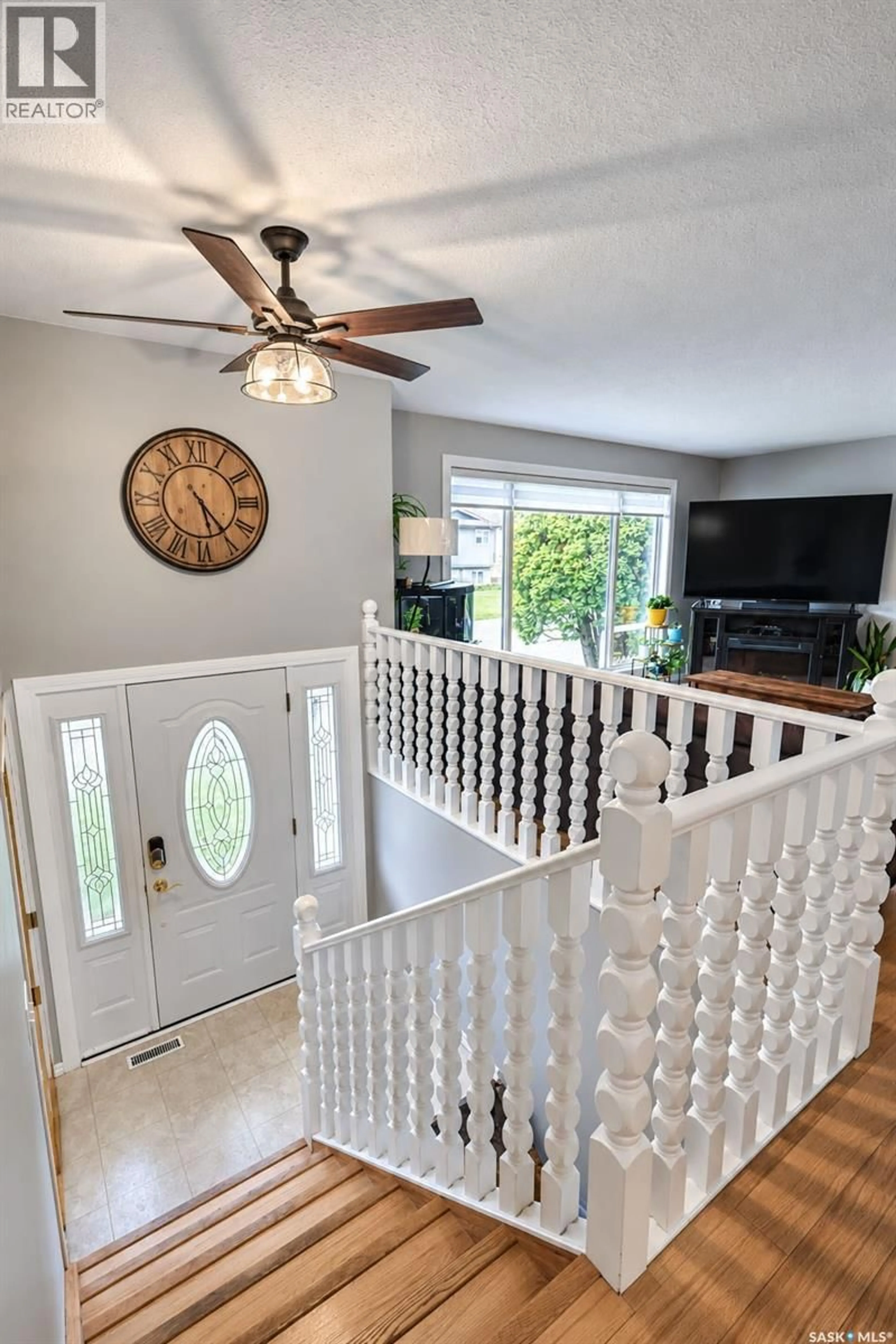 Indoor entryway for 3391 DENT CRESCENT, Prince Albert Saskatchewan S6V7H8
