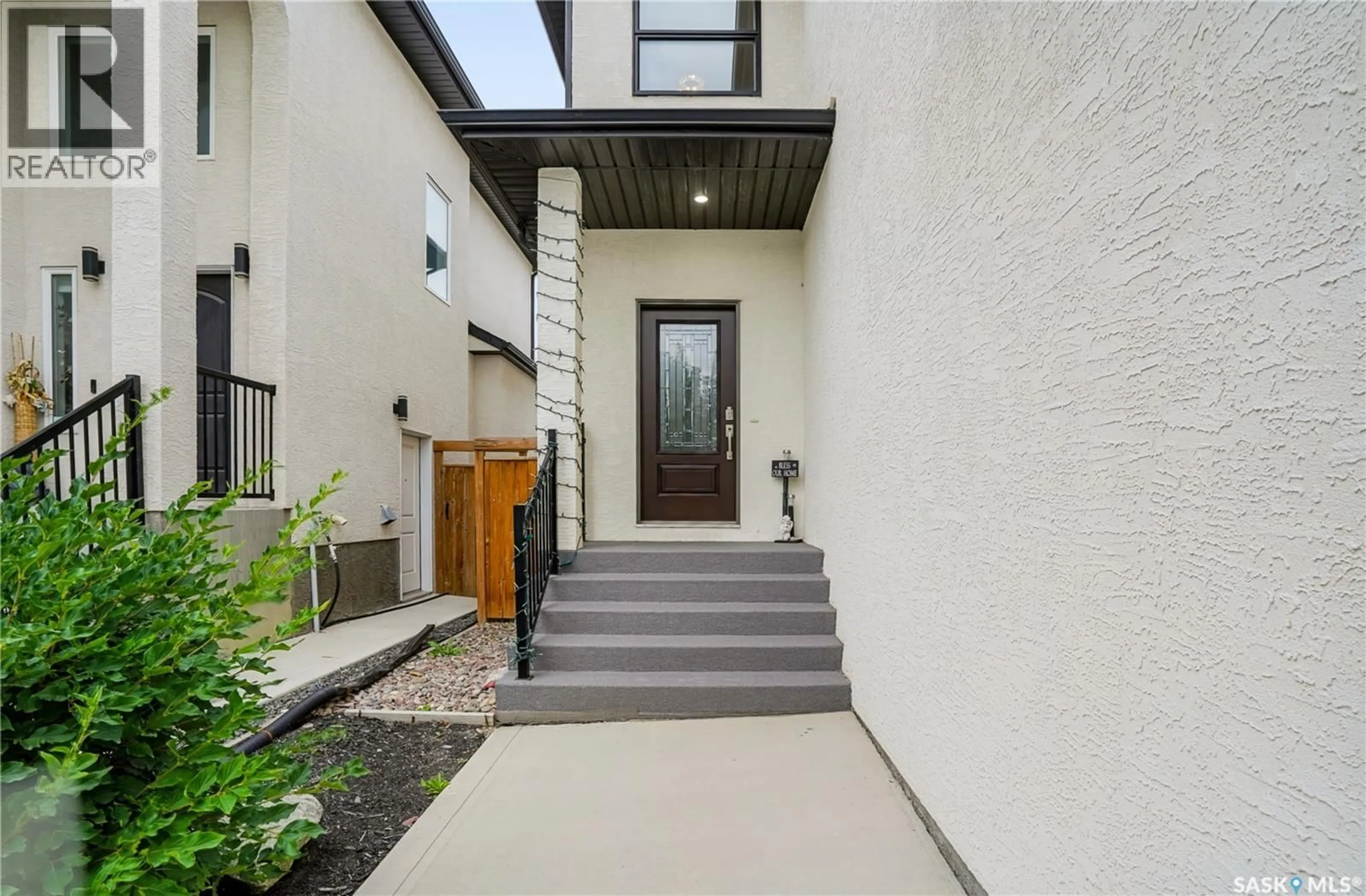 Indoor entryway for 550 BOLSTAD TURN, Saskatoon Saskatchewan S7W0X9