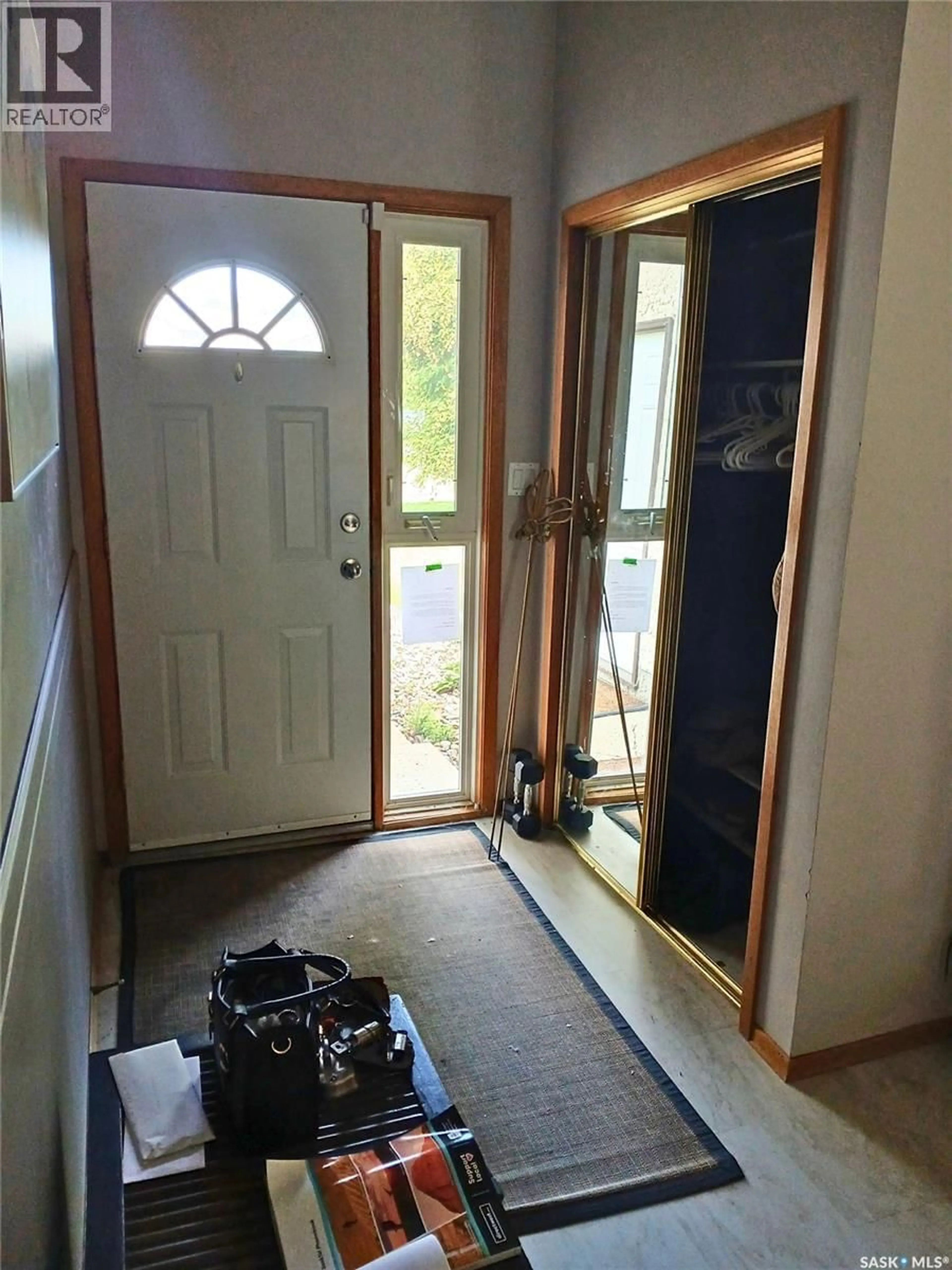 Indoor entryway for N - 1663 SHATTUCK BAY, Regina Saskatchewan S4X4G6