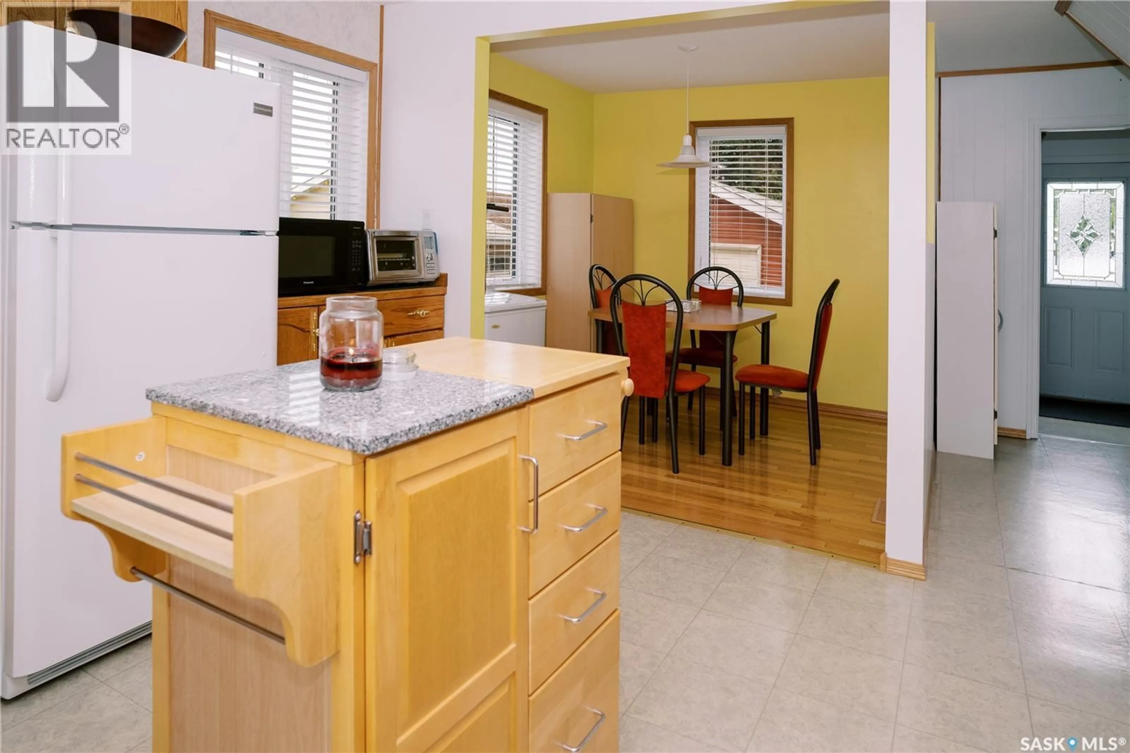 Standard kitchen, unknown for 409 5TH AVENUE, Rosthern Saskatchewan S0K3R0