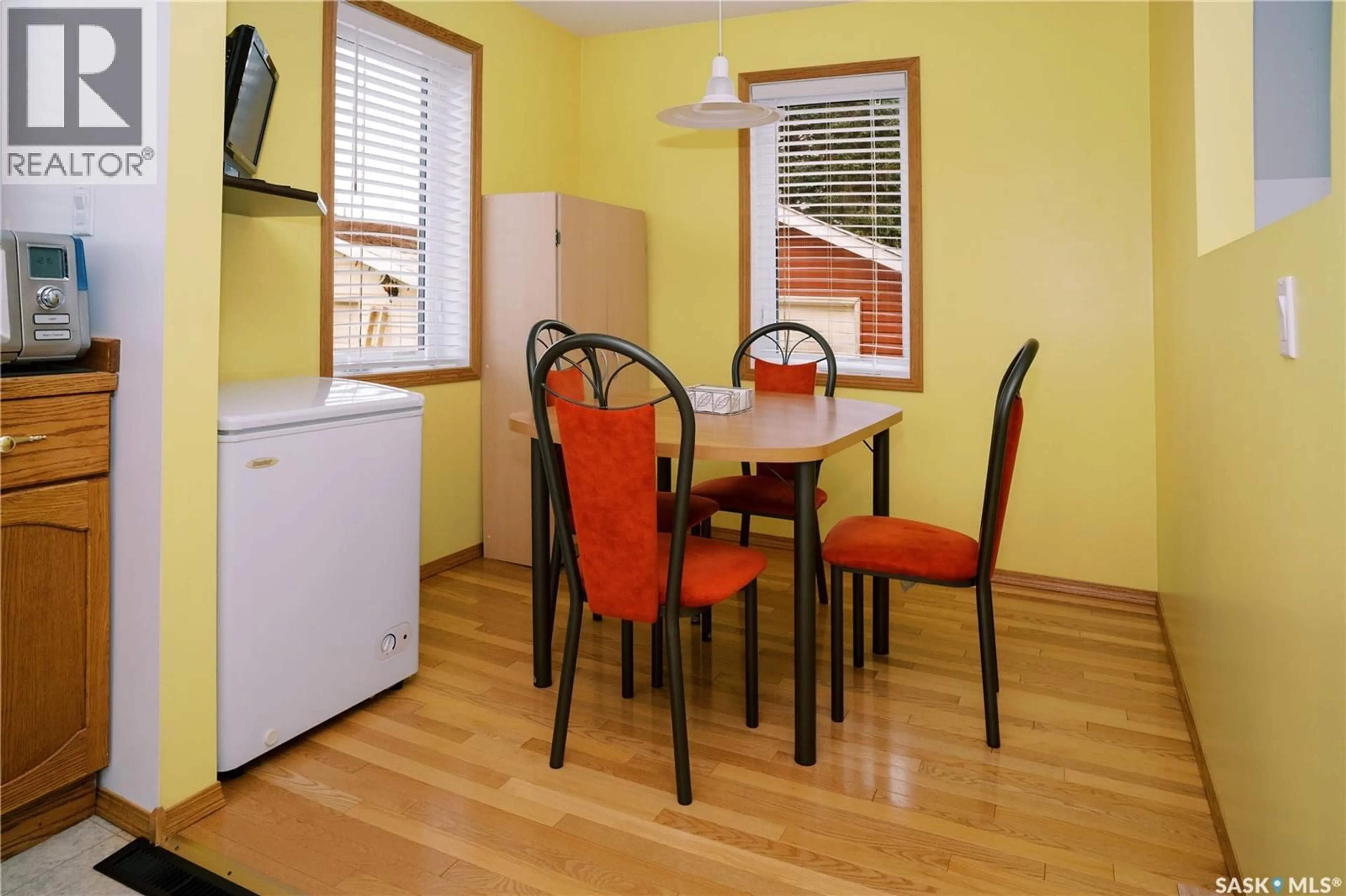 Dining room, wood/laminate floor for 409 5TH AVENUE, Rosthern Saskatchewan S0K3R0