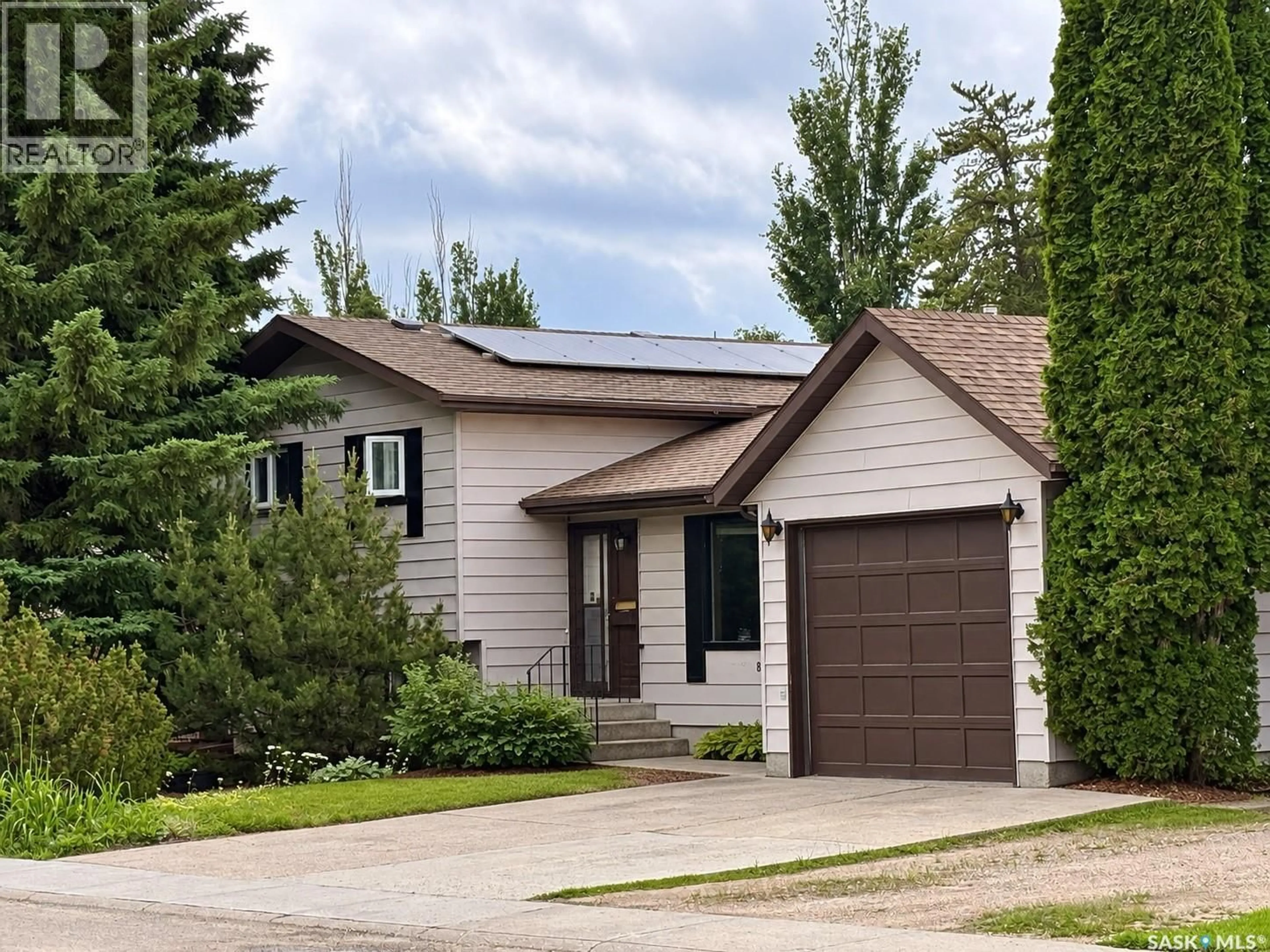 Home with vinyl exterior material, street for 890 KINGSMERE BOULEVARD, Saskatoon Saskatchewan S7J4J7