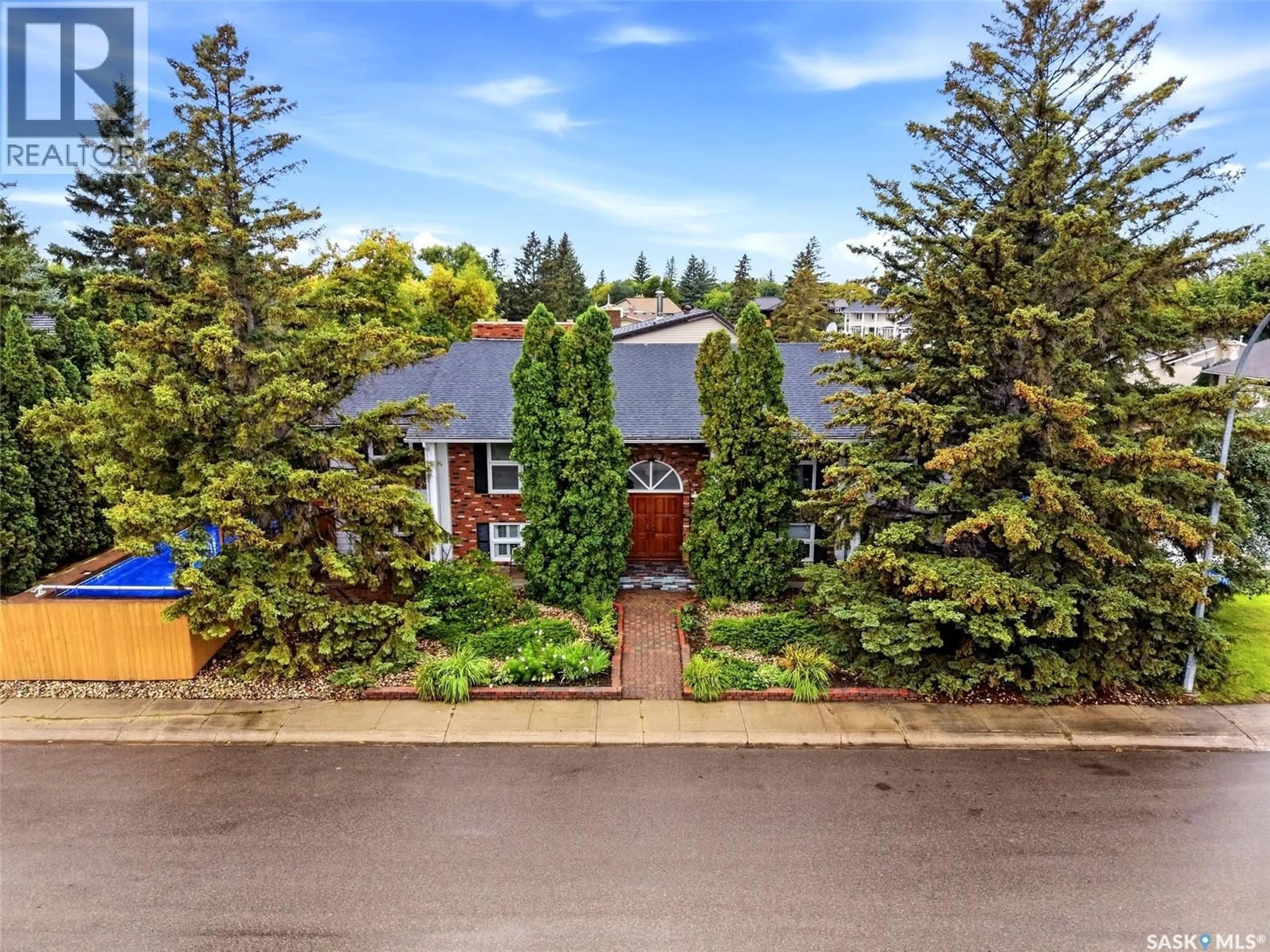 A pic from outside/outdoor area/front of a property/back of a property/a pic from drone, street for 66 LESLIE PLACE, Regina Saskatchewan S4S6R2