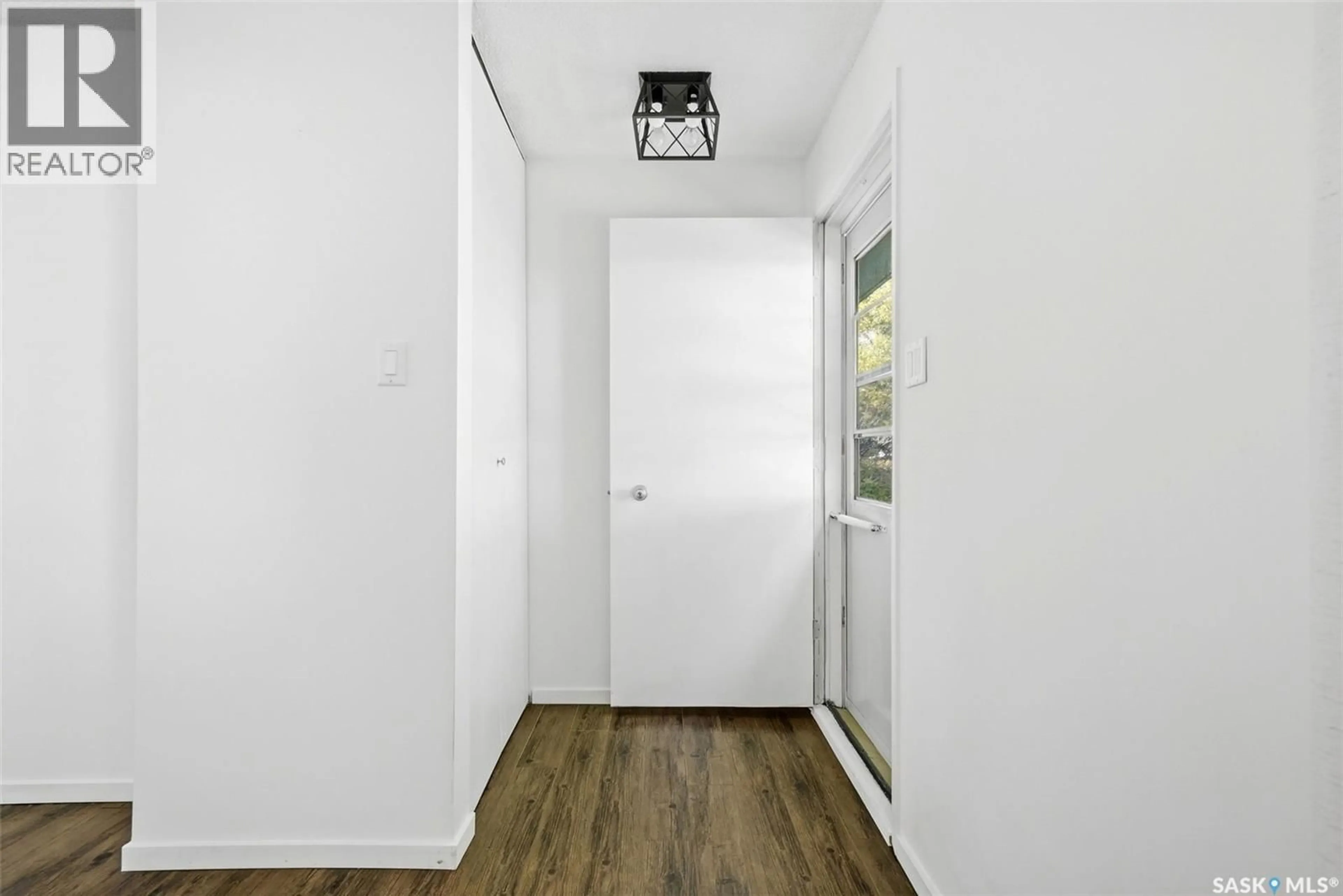 Indoor entryway for 187 READ AVENUE, Regina Saskatchewan S4T6R3
