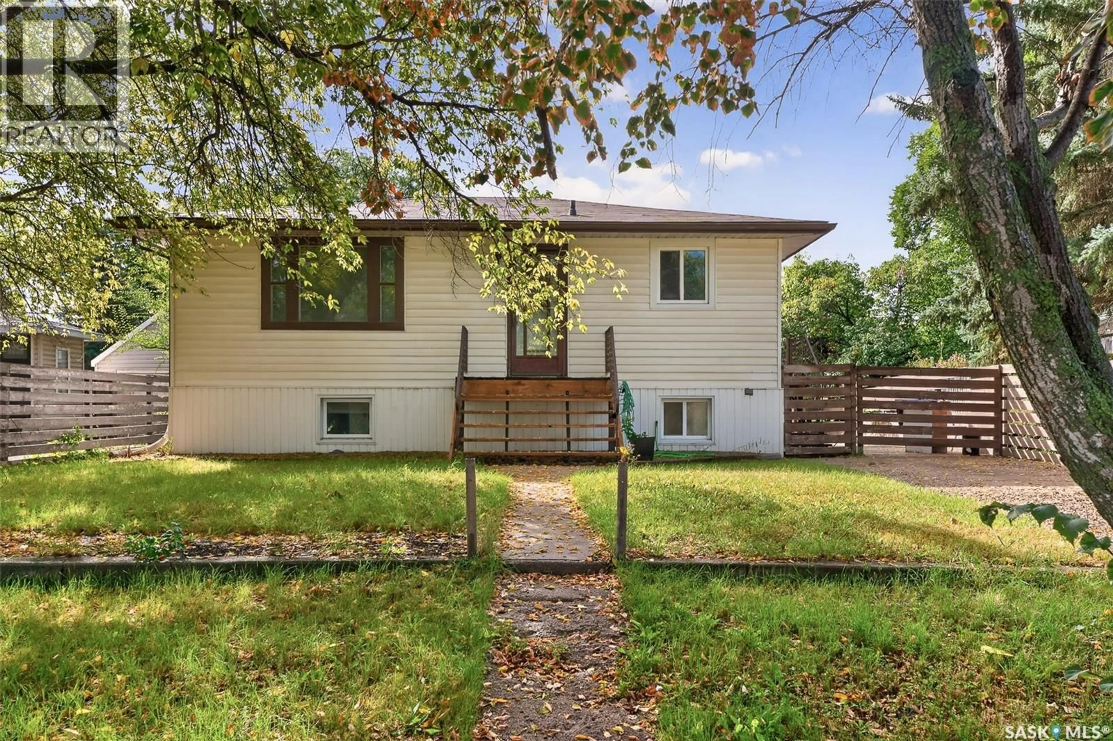 Home with vinyl exterior material, street for 1023 COTEAU STREET, Moose Jaw Saskatchewan S6H5G3