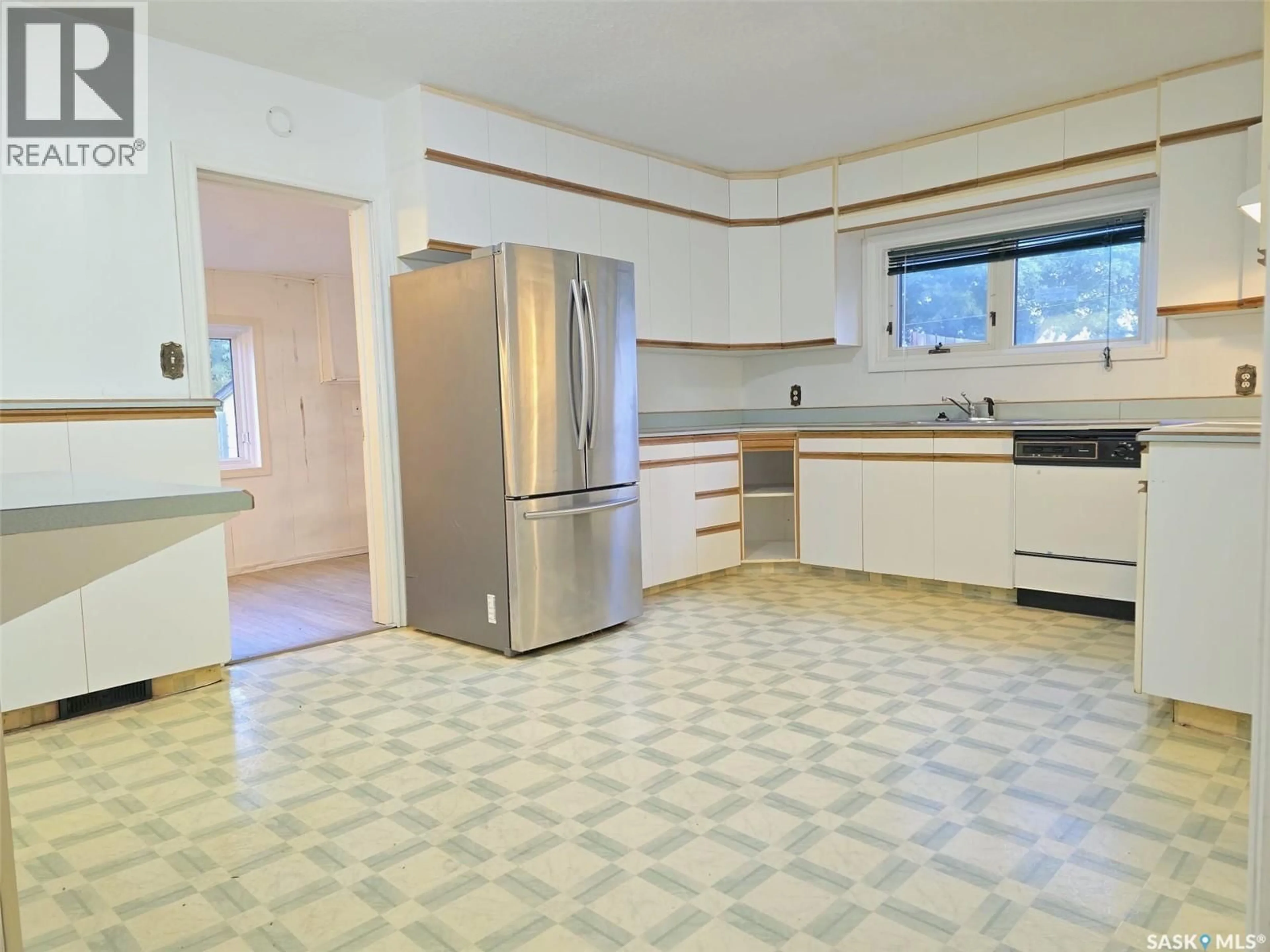 Standard kitchen, ceramic/tile floor for 332 7TH STREET, Humboldt Saskatchewan S0K2A0