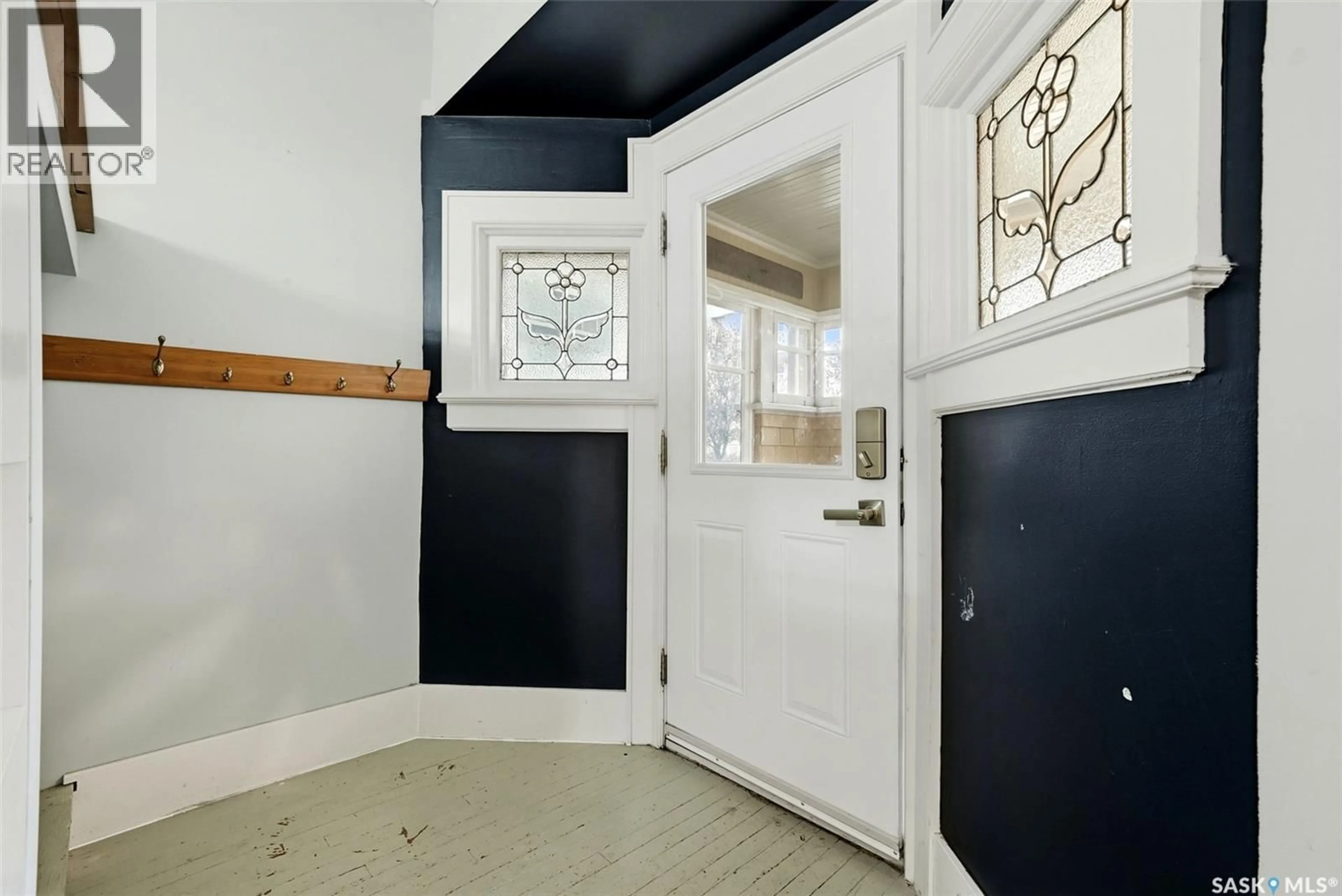 Indoor entryway for 2256 ANGUS STREET, Regina Saskatchewan S4T2A2