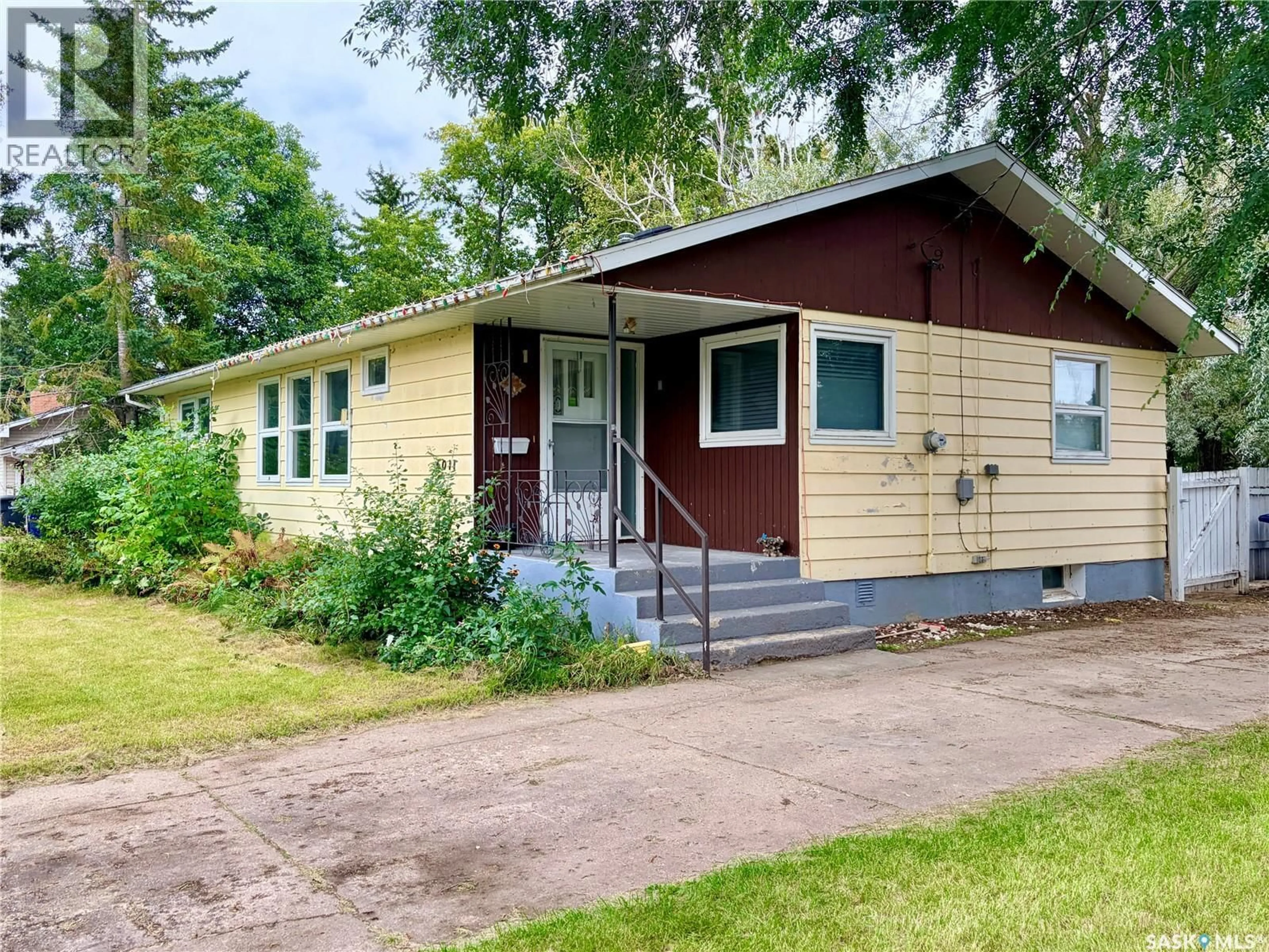 Home with vinyl exterior material, street for 6011 5TH STREET, Rosthern Saskatchewan S0K2H0