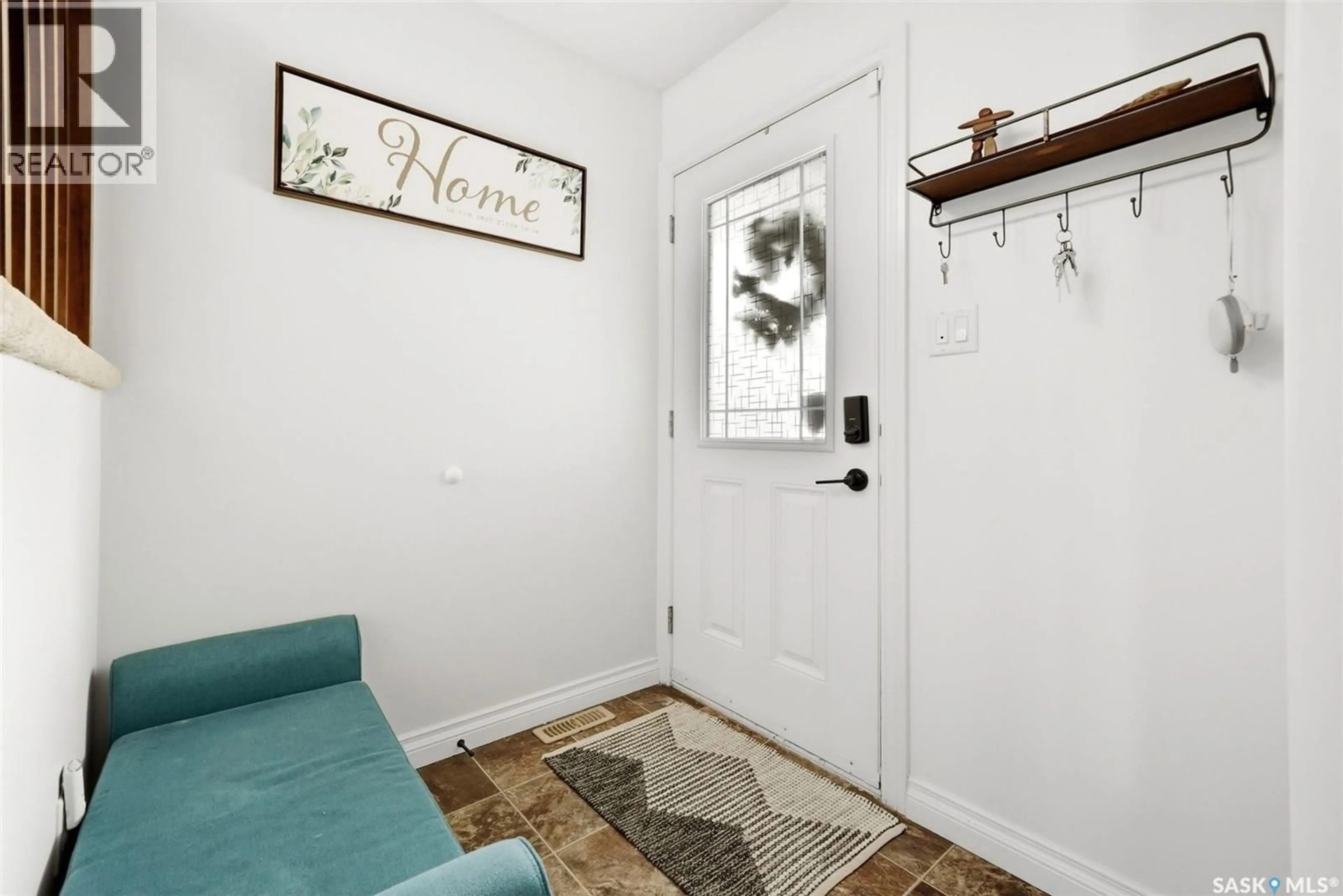 Indoor entryway for 5101 AERIAL CRESCENT, Regina Saskatchewan S4W0C8