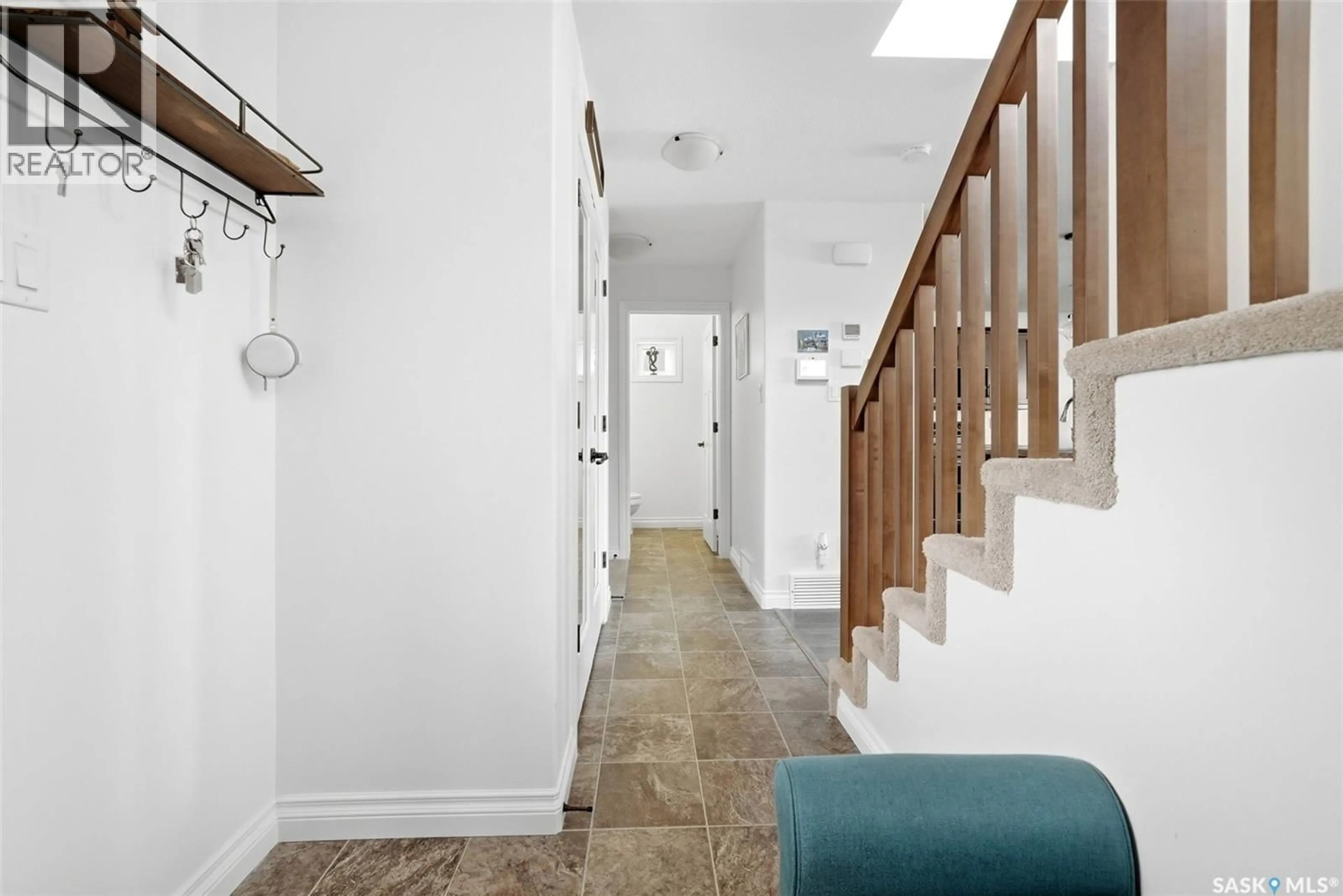 Indoor entryway for 5101 AERIAL CRESCENT, Regina Saskatchewan S4W0C8