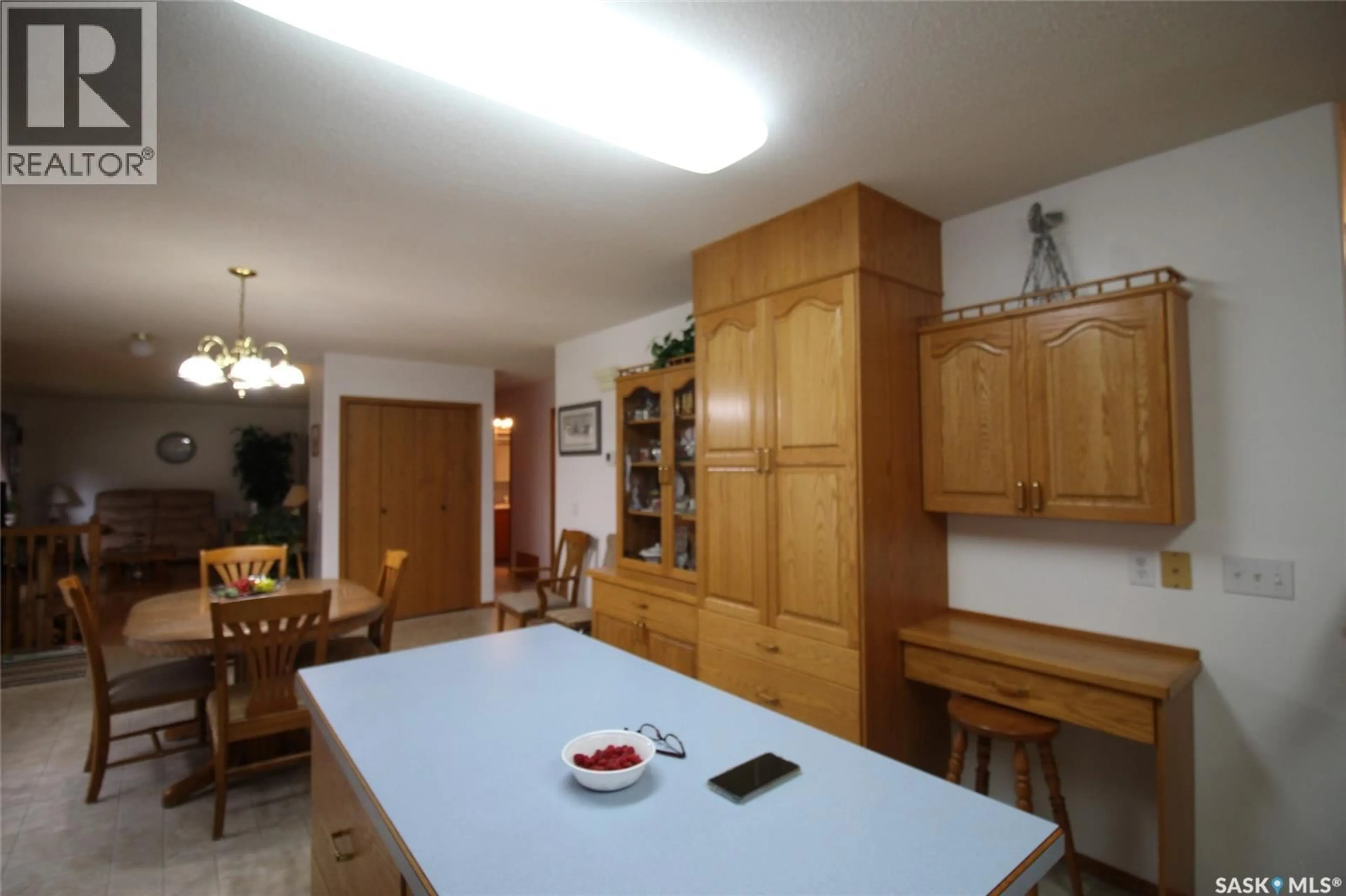 Unknown for 613 4TH STREET, Shaunavon Saskatchewan S0N2M0