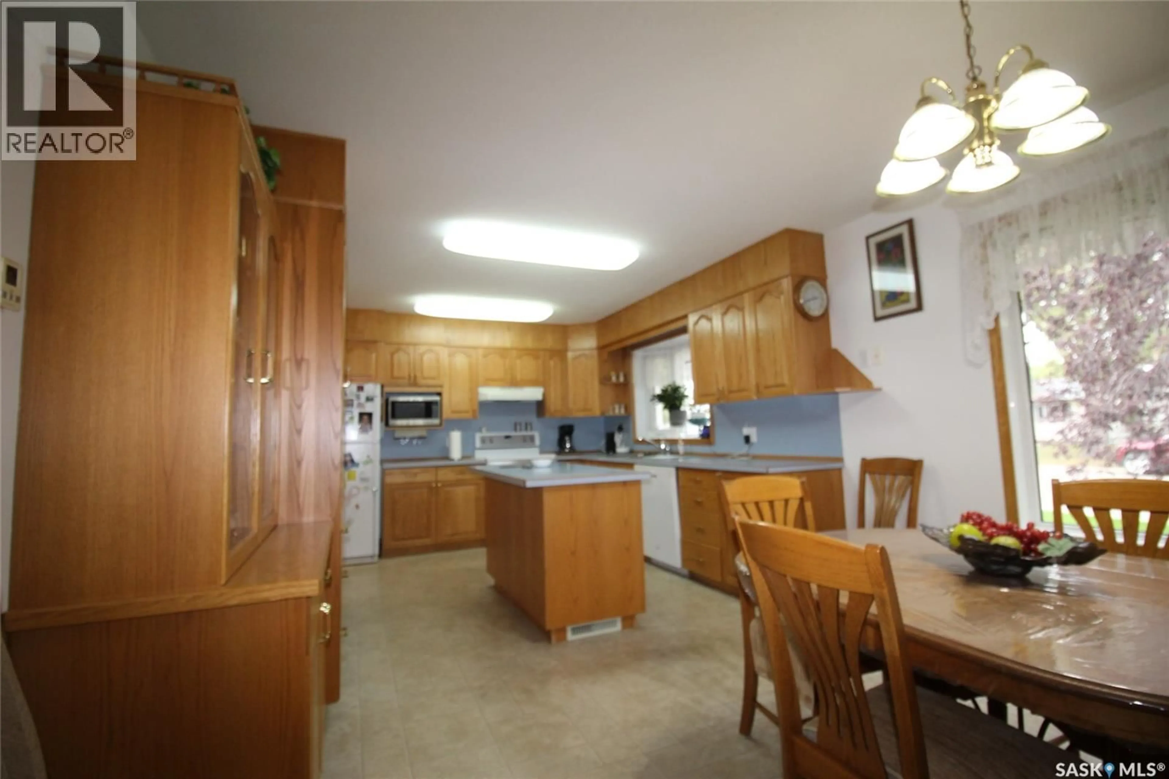 Standard kitchen, unknown for 613 4TH STREET, Shaunavon Saskatchewan S0N2M0