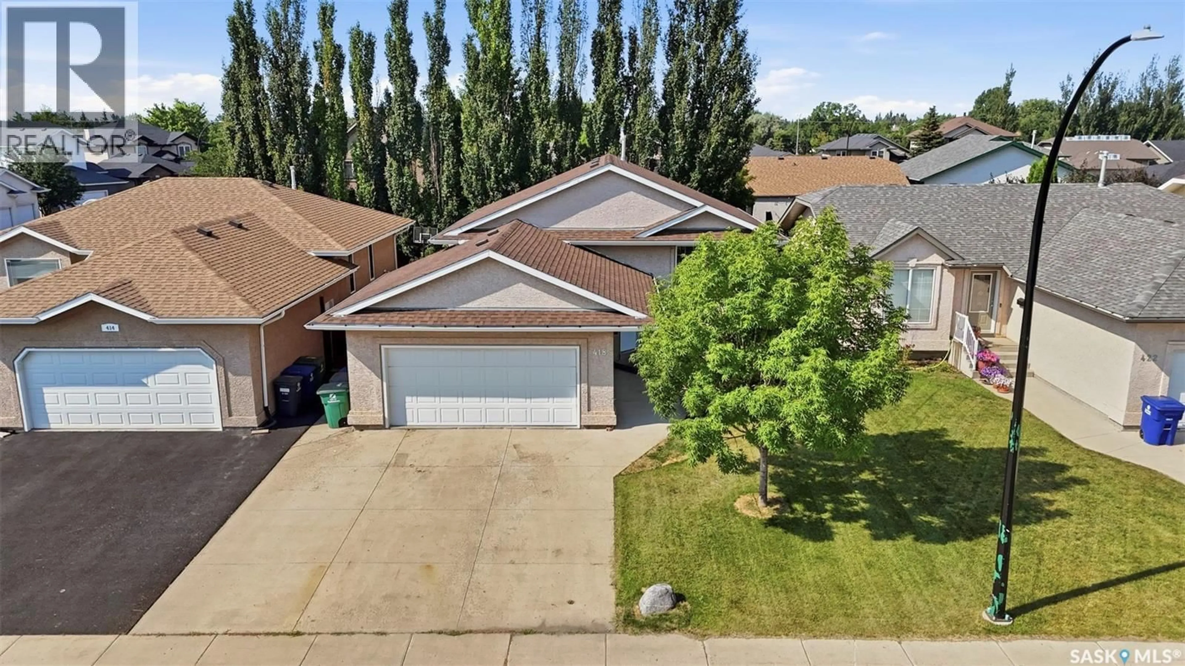 A pic from outside/outdoor area/front of a property/back of a property/a pic from drone, street for 418 GREAVES CRESCENT, Saskatoon Saskatchewan S7W1A9