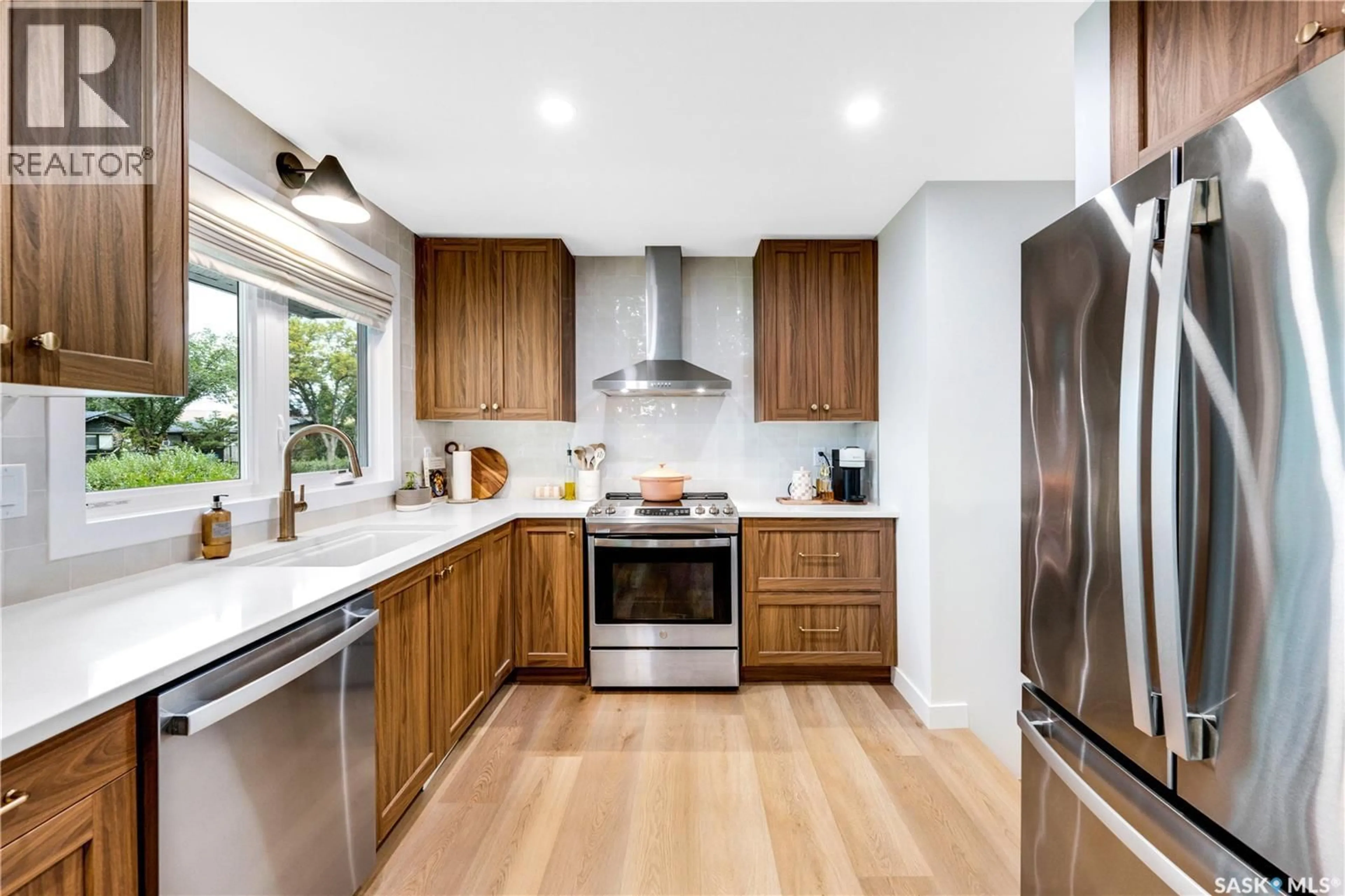 Contemporary kitchen, unknown for 1313 CONN AVENUE, Saskatoon Saskatchewan S7H3K9