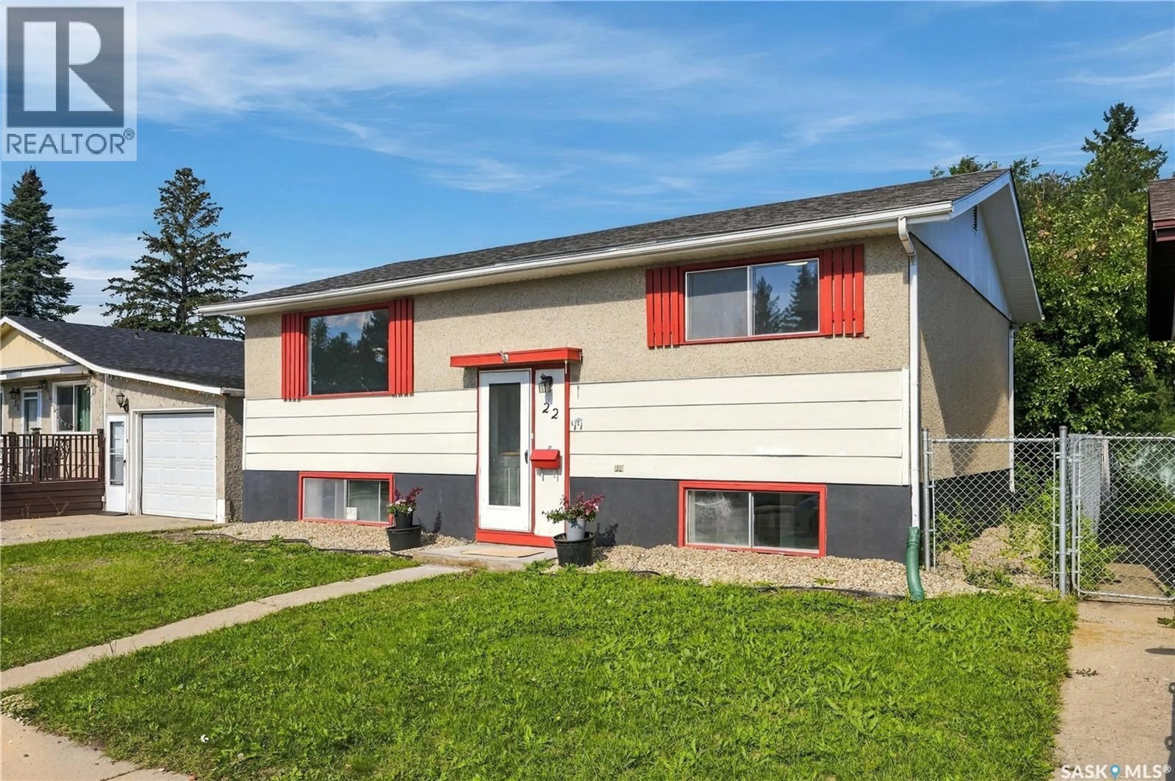 Home with vinyl exterior material, street for 22 RAMSAY COURT, Saskatoon Saskatchewan S7H4H1