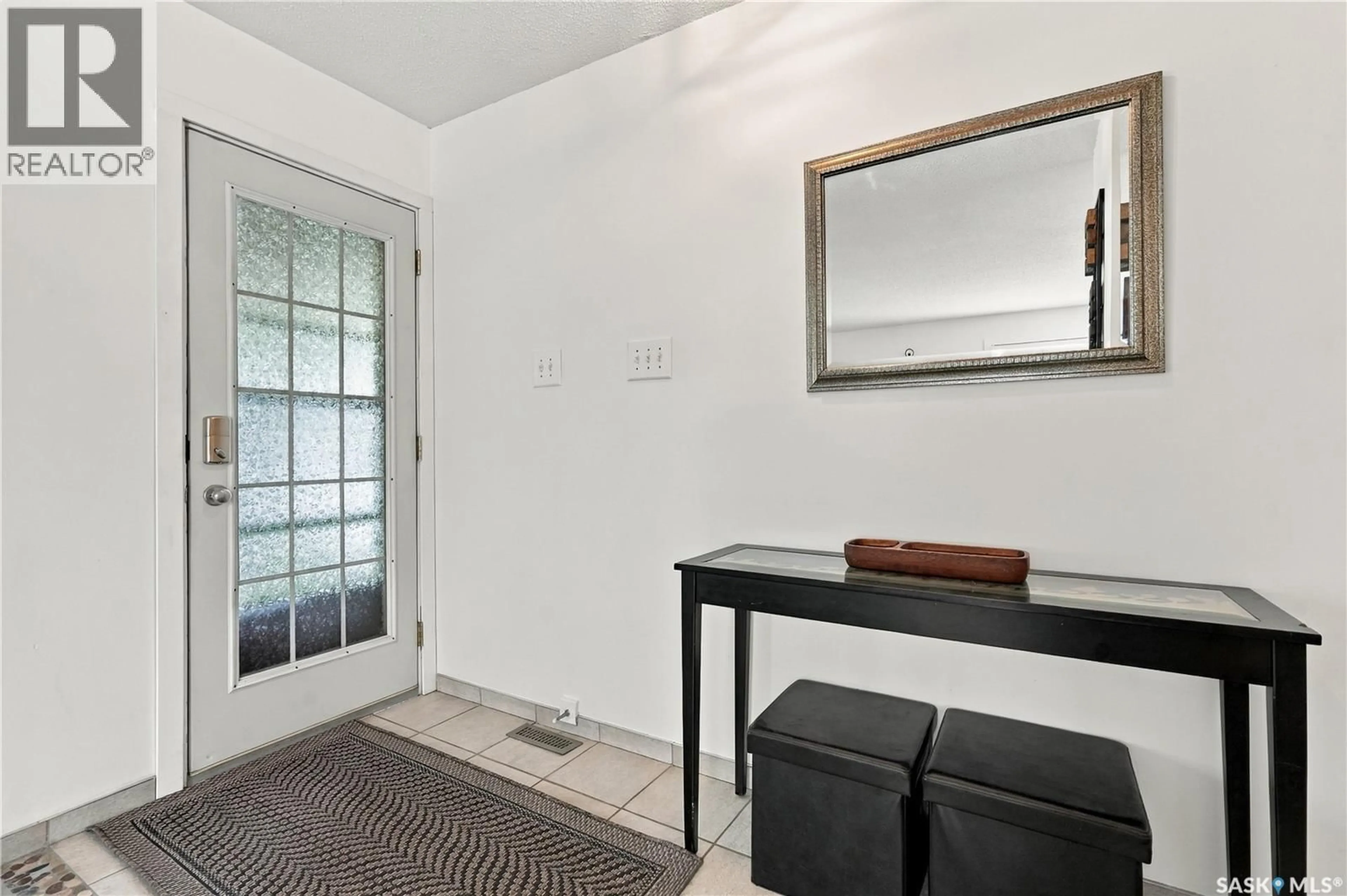 Indoor entryway for 43 WATTS BAY, Regina Saskatchewan S4N5G6