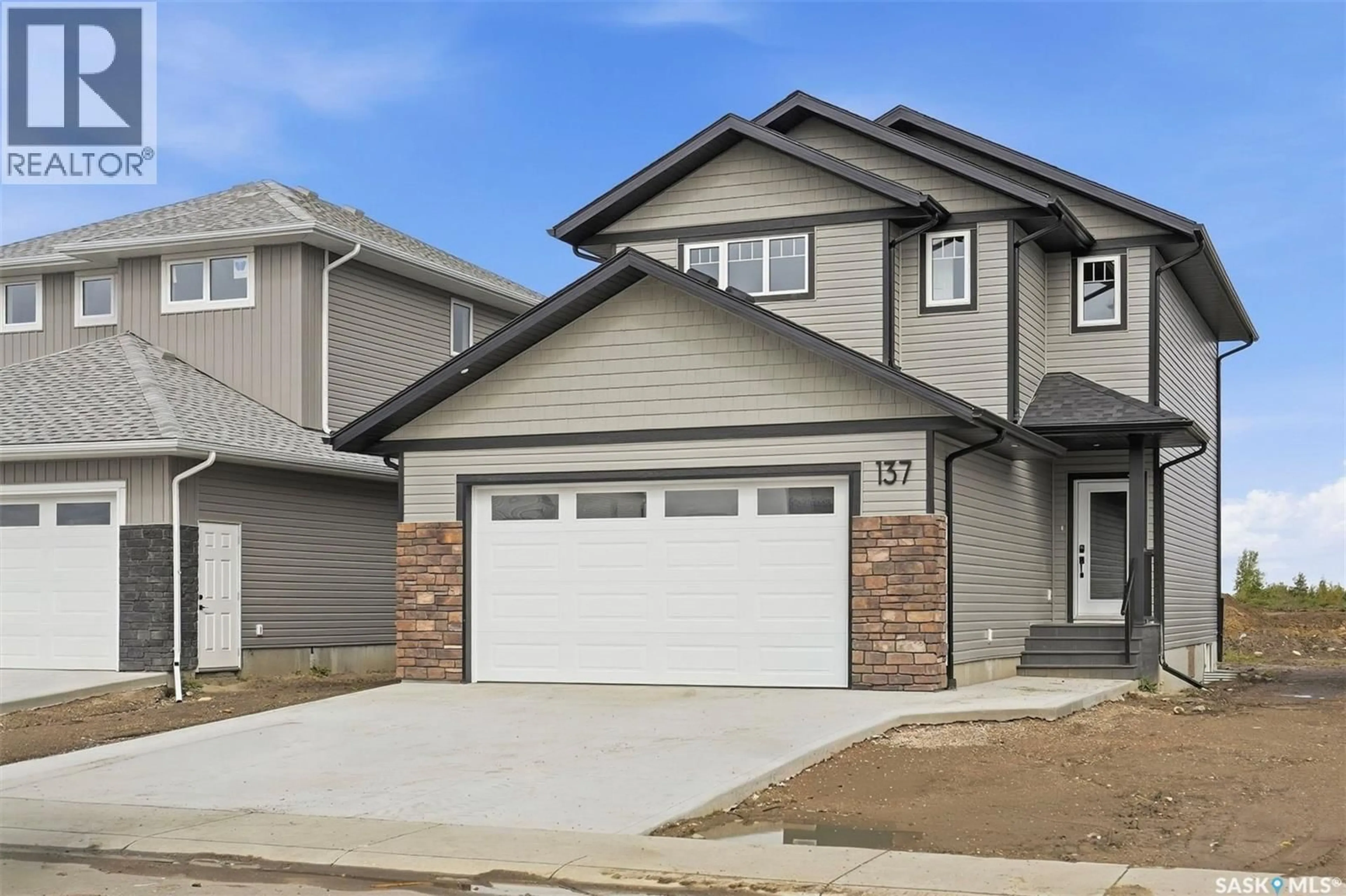 Home with vinyl exterior material, street for 137 EMMA CRESCENT, Martensville Saskatchewan S0K2T0