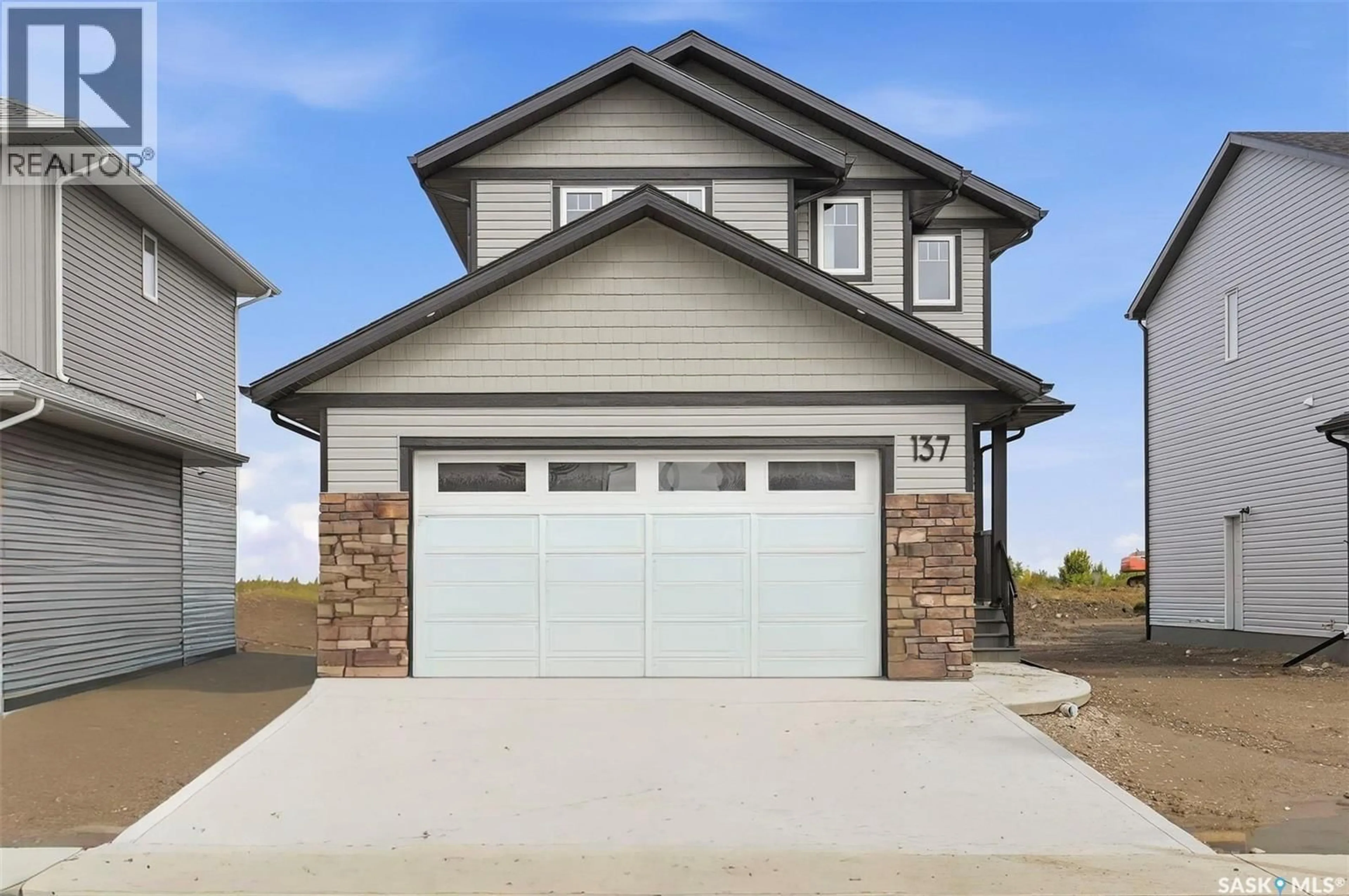 Home with vinyl exterior material, street for 137 EMMA CRESCENT, Martensville Saskatchewan S0K2T0