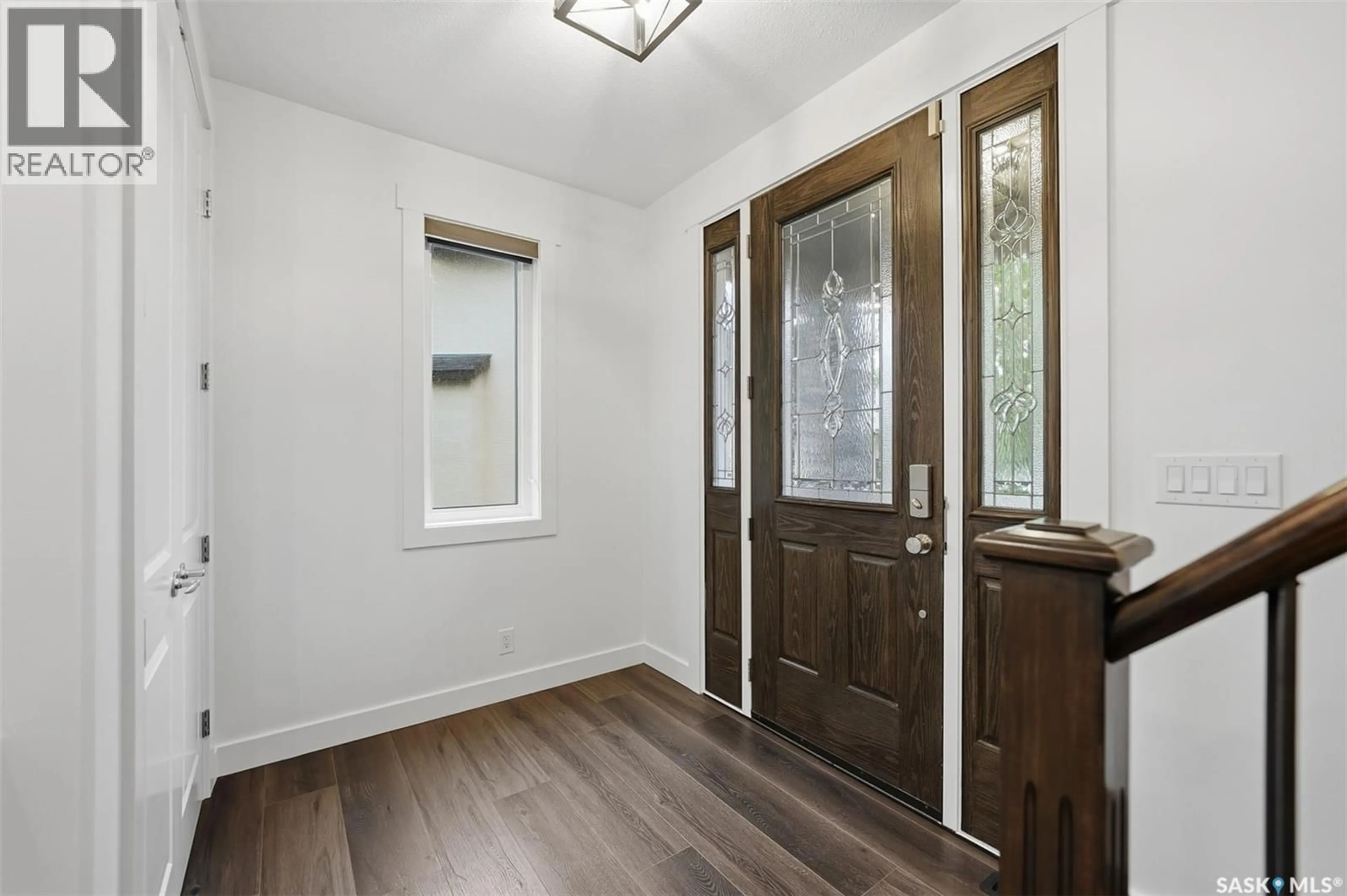 Indoor entryway for 430 VICTOR PLACE, Saskatoon Saskatchewan S7T0E2