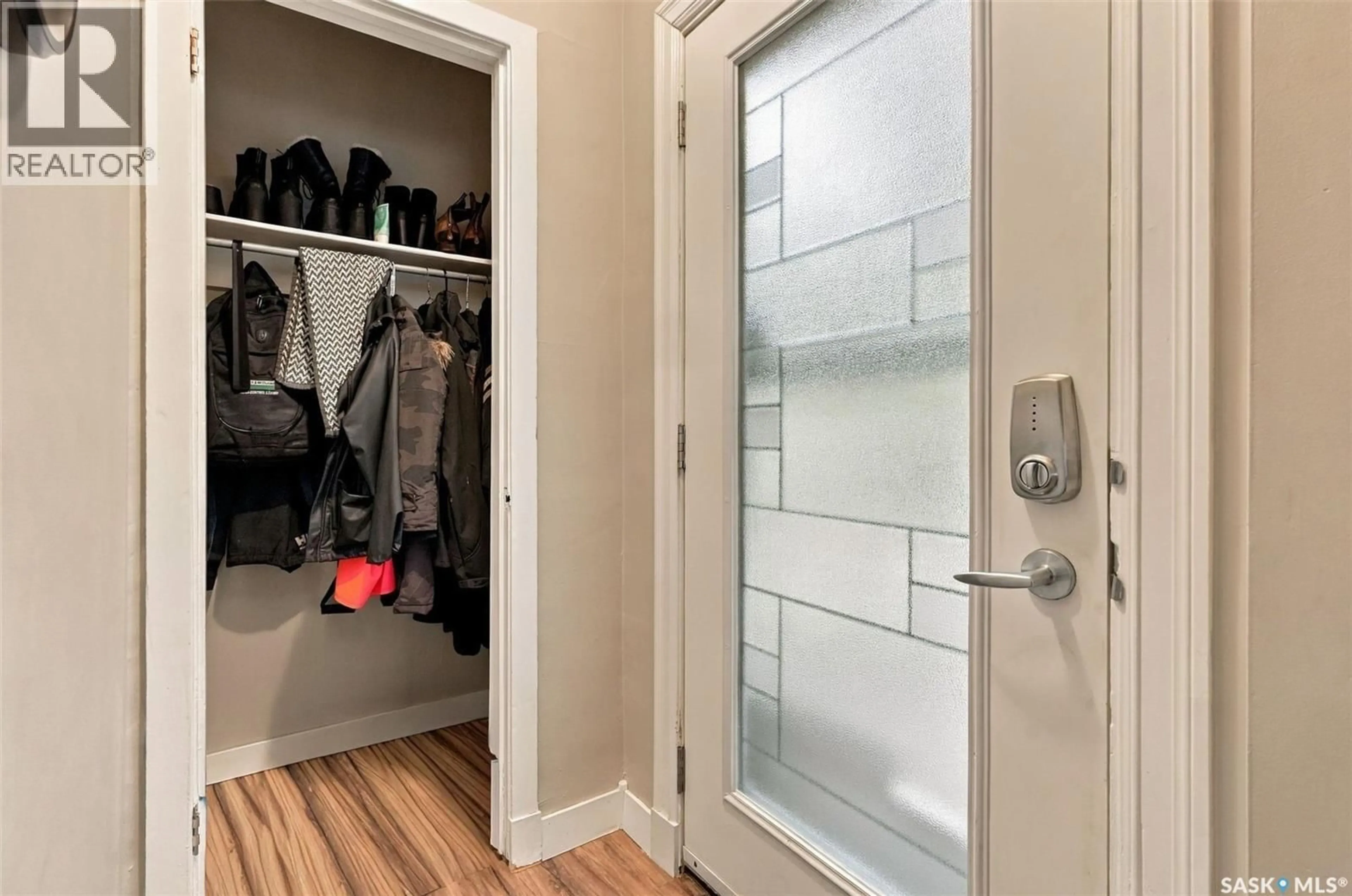 Indoor entryway for 2602 LINDSAY STREET, Regina Saskatchewan S4N3E1
