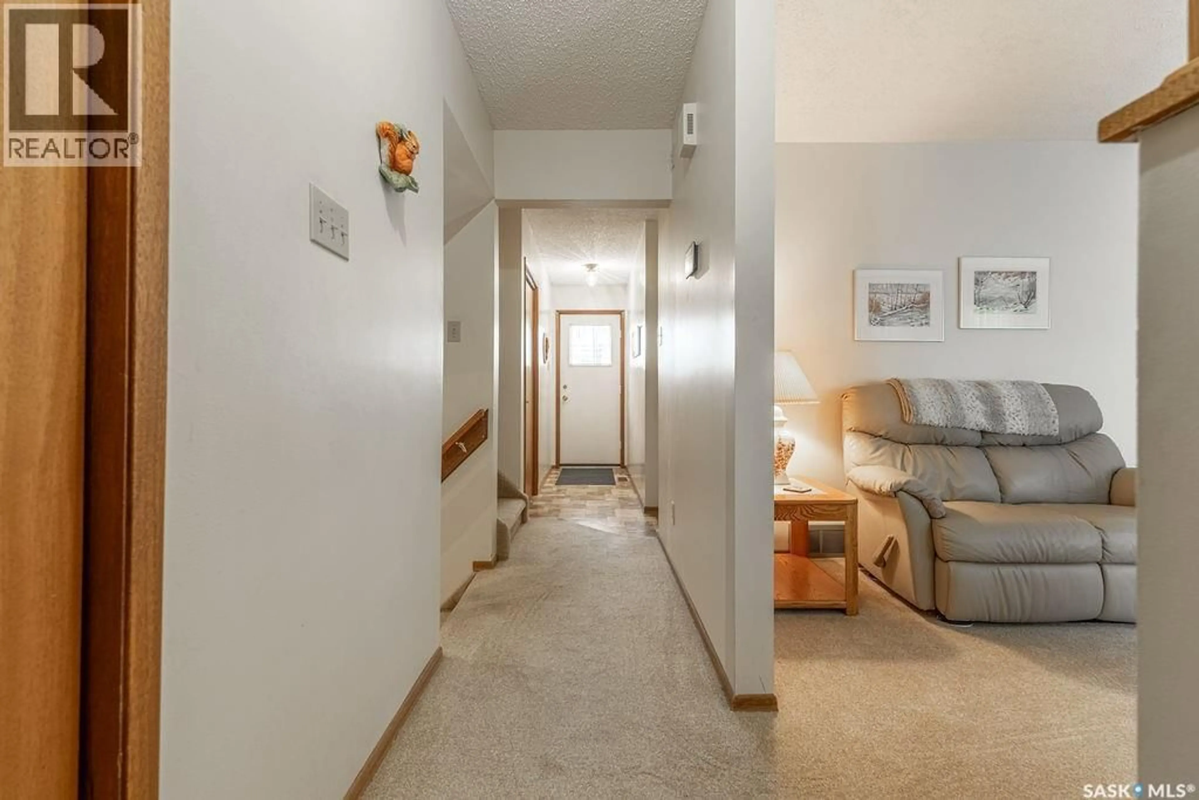 Indoor foyer for 567 DELARONDE ROAD, Saskatoon Saskatchewan S7J4A7