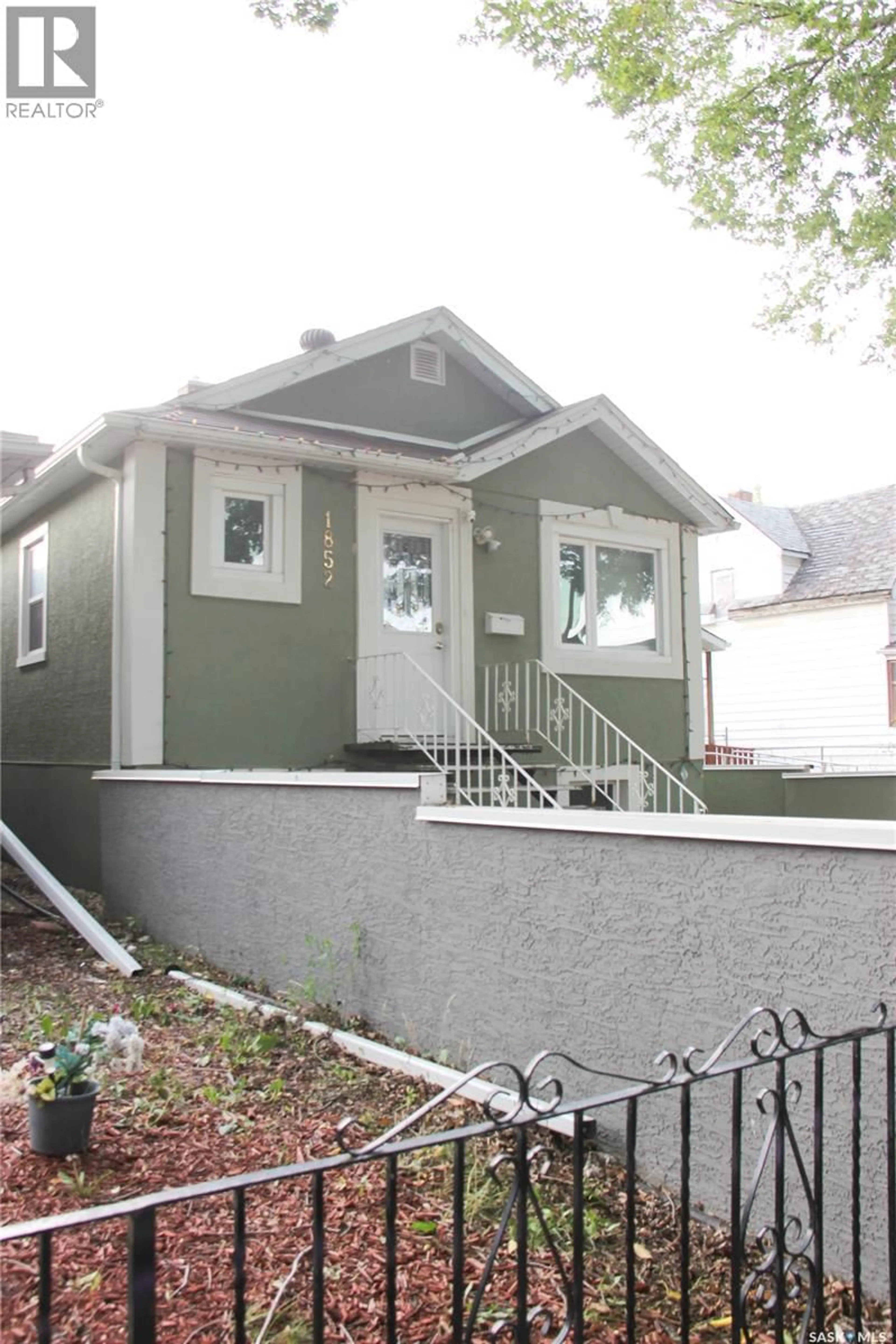 Home with vinyl exterior material, street for 1852 QUEBEC STREET, Regina Saskatchewan S4P1J6