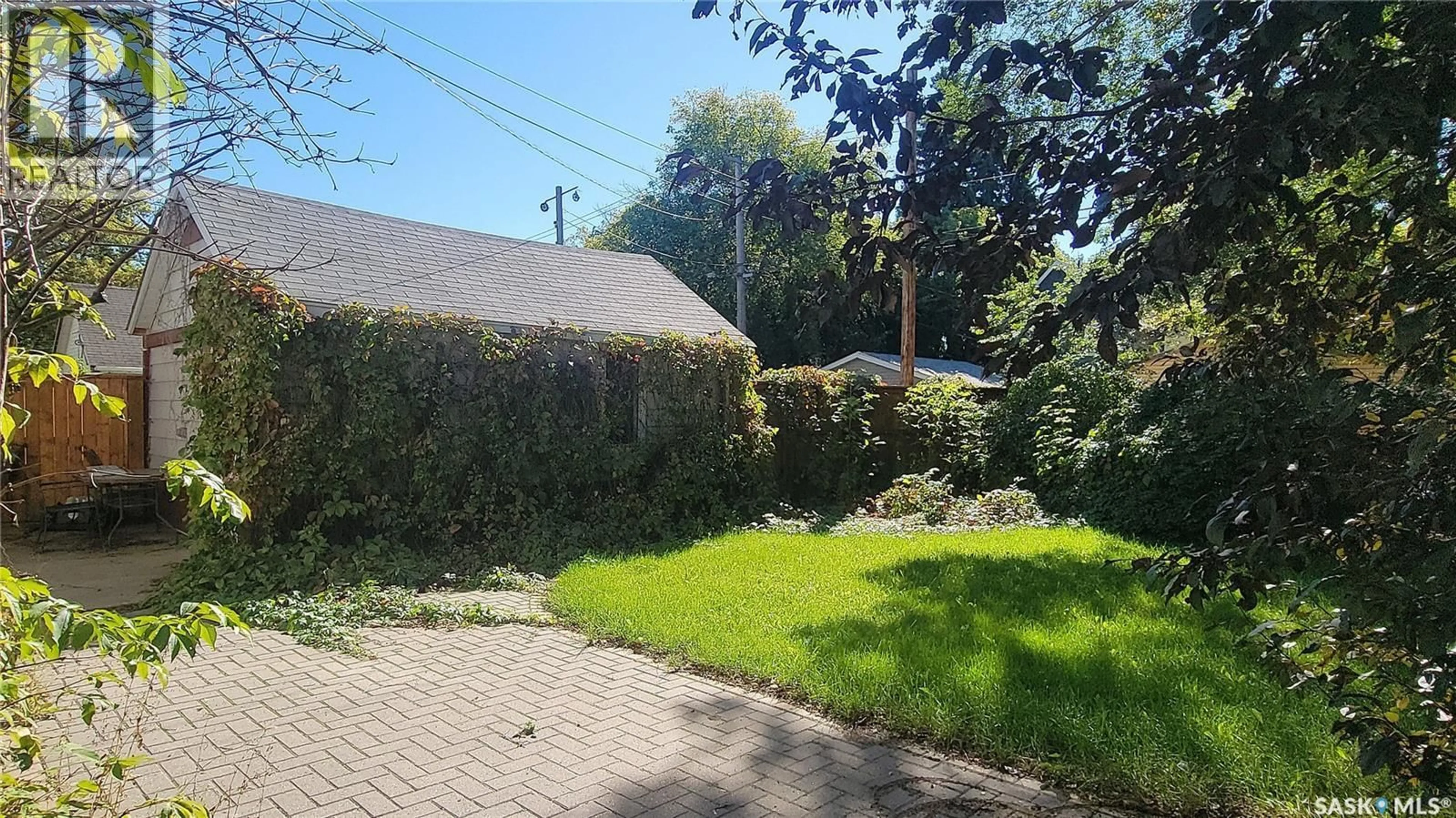 A pic from outside/outdoor area/front of a property/back of a property/a pic from drone, street for 421 29TH STREET, Saskatoon Saskatchewan S7L0M3